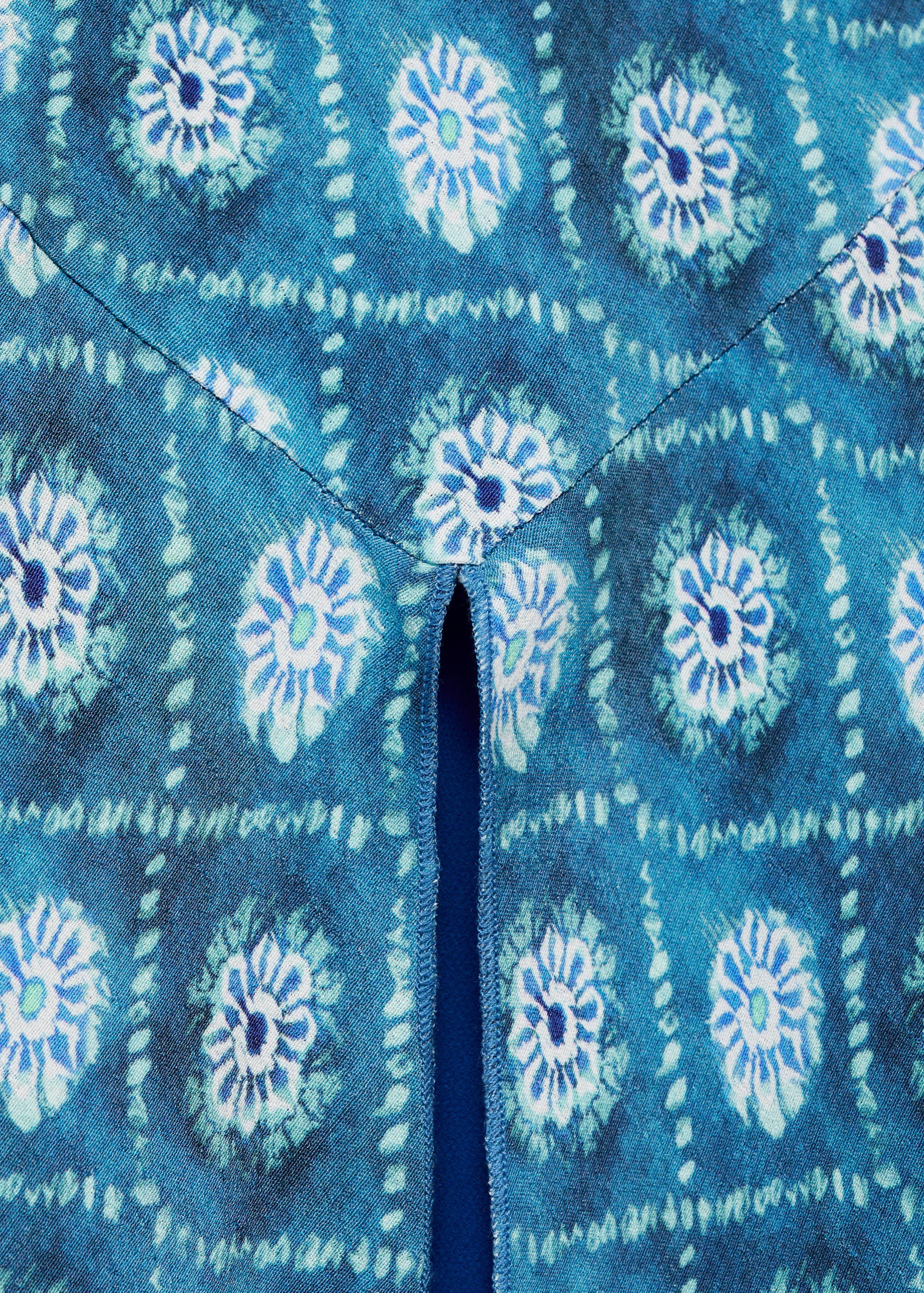 Vestido estampado com decote halter - Pormenor do artigo 0