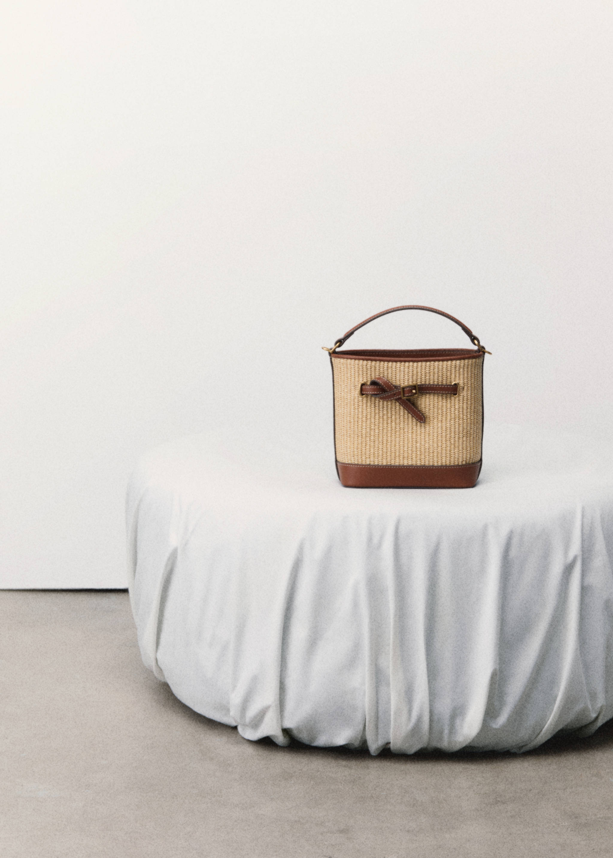 Raffia-effect bucket bag - General plane, Leather. Ref: 87036715-00.