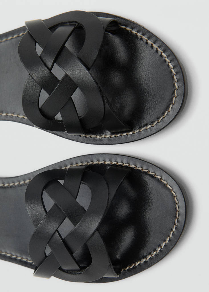Leather sandals with intertwined strap — Black