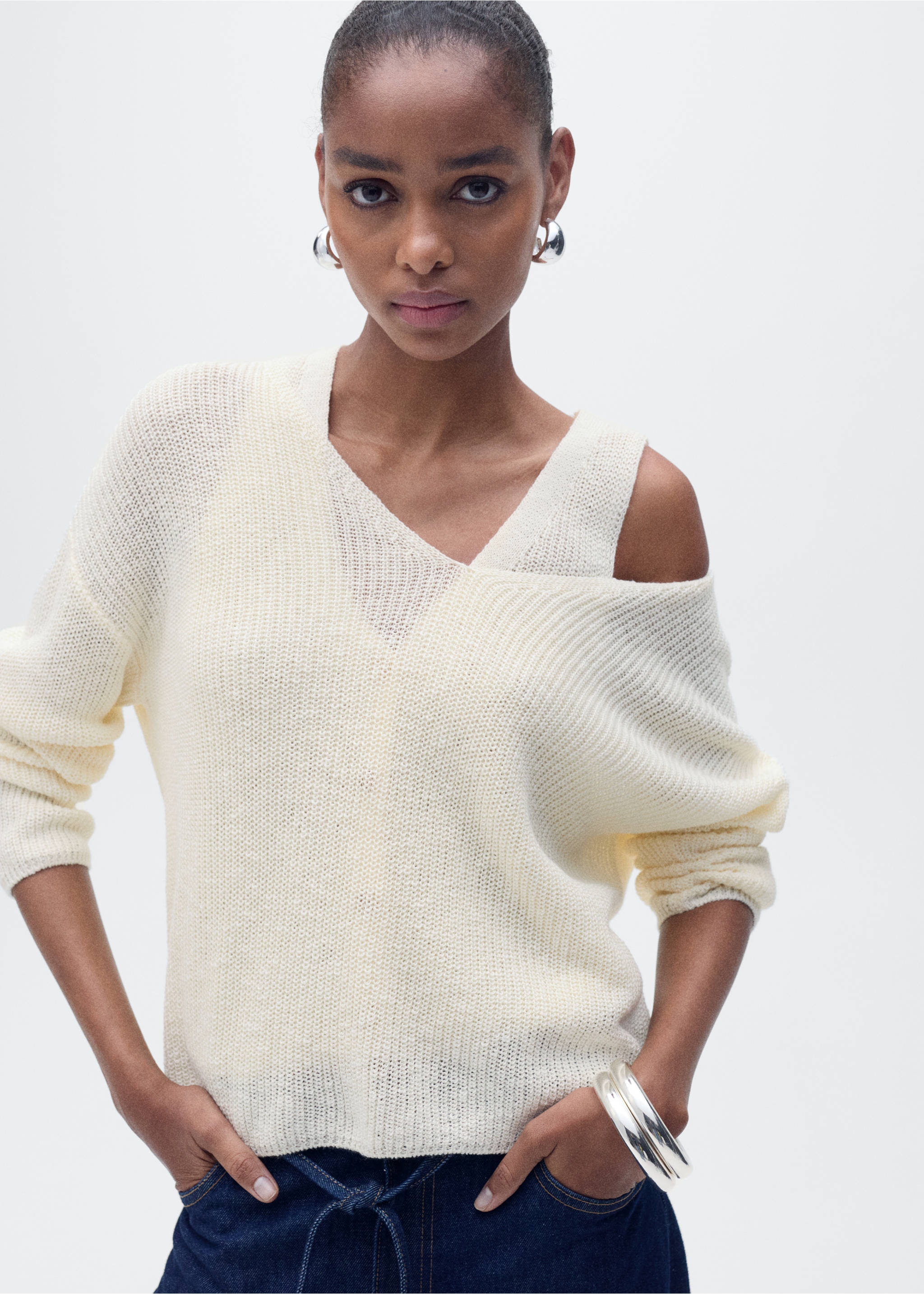 V-neck knit sweater - Medium plane, Ecru. Ref: 87037165-00.
