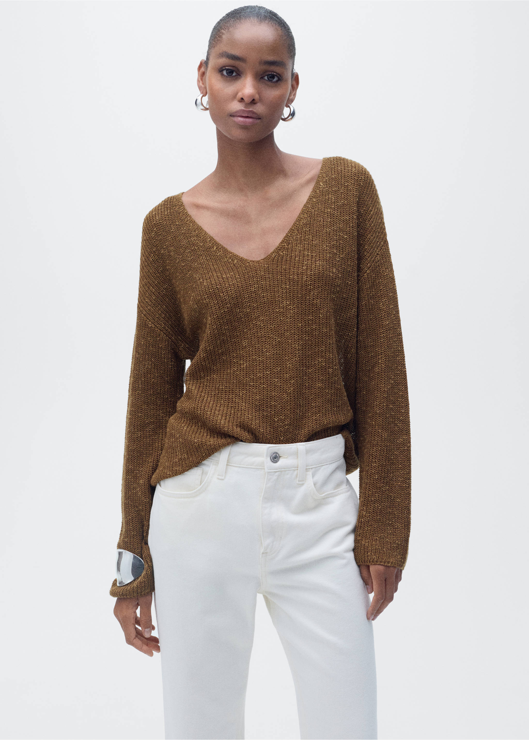 V-neck knit sweater - Medium plane, Tobacco Brown. Ref: 87037165-00.