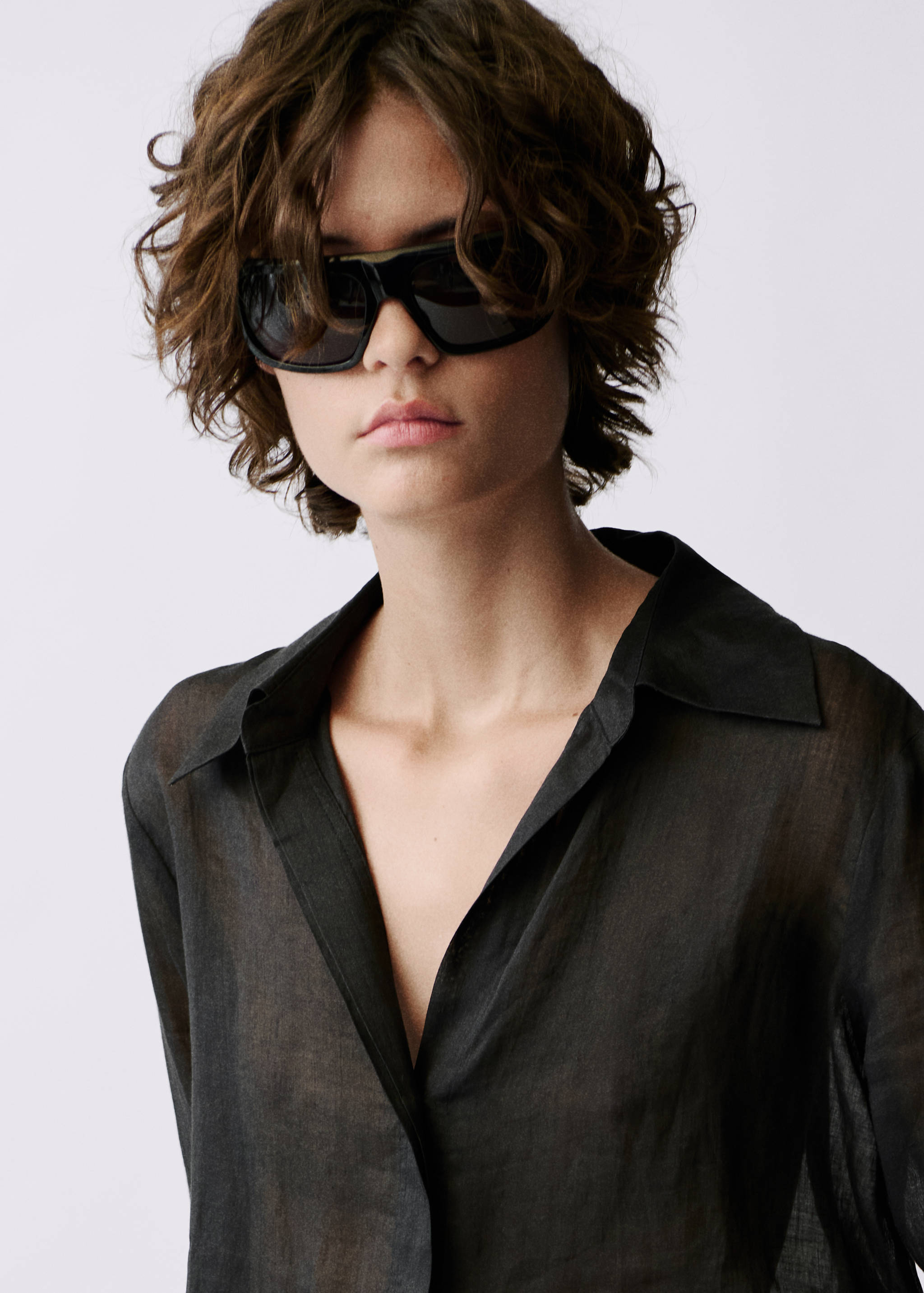 Chemise ramie boutons dissimulés - Plan moyen