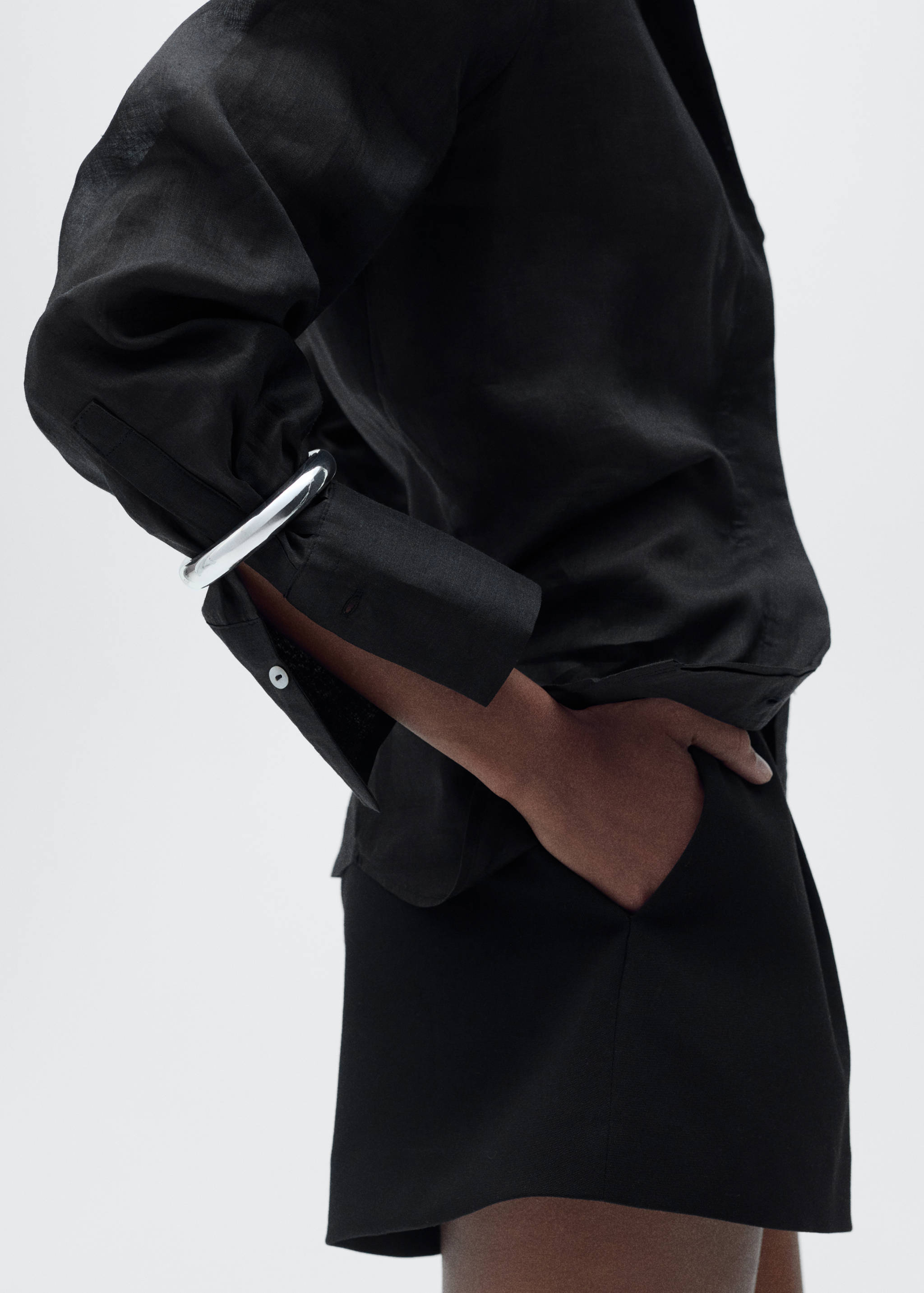 Ramie shirt with hidden buttons - Details of the article 3