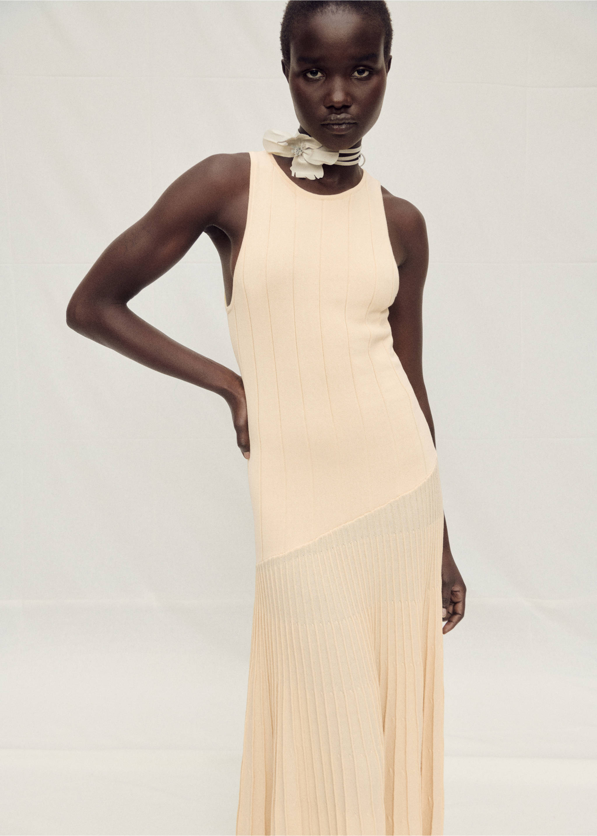 Pleated knitted dress - Medium plane, Medium Brown. Ref: 87037173-00.