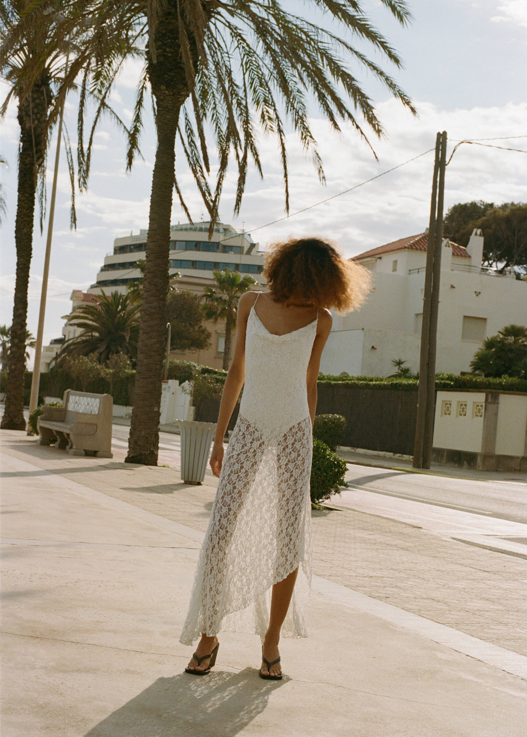 Čipkana haljina s nabranim ovratnikom - Detalji artikla 7