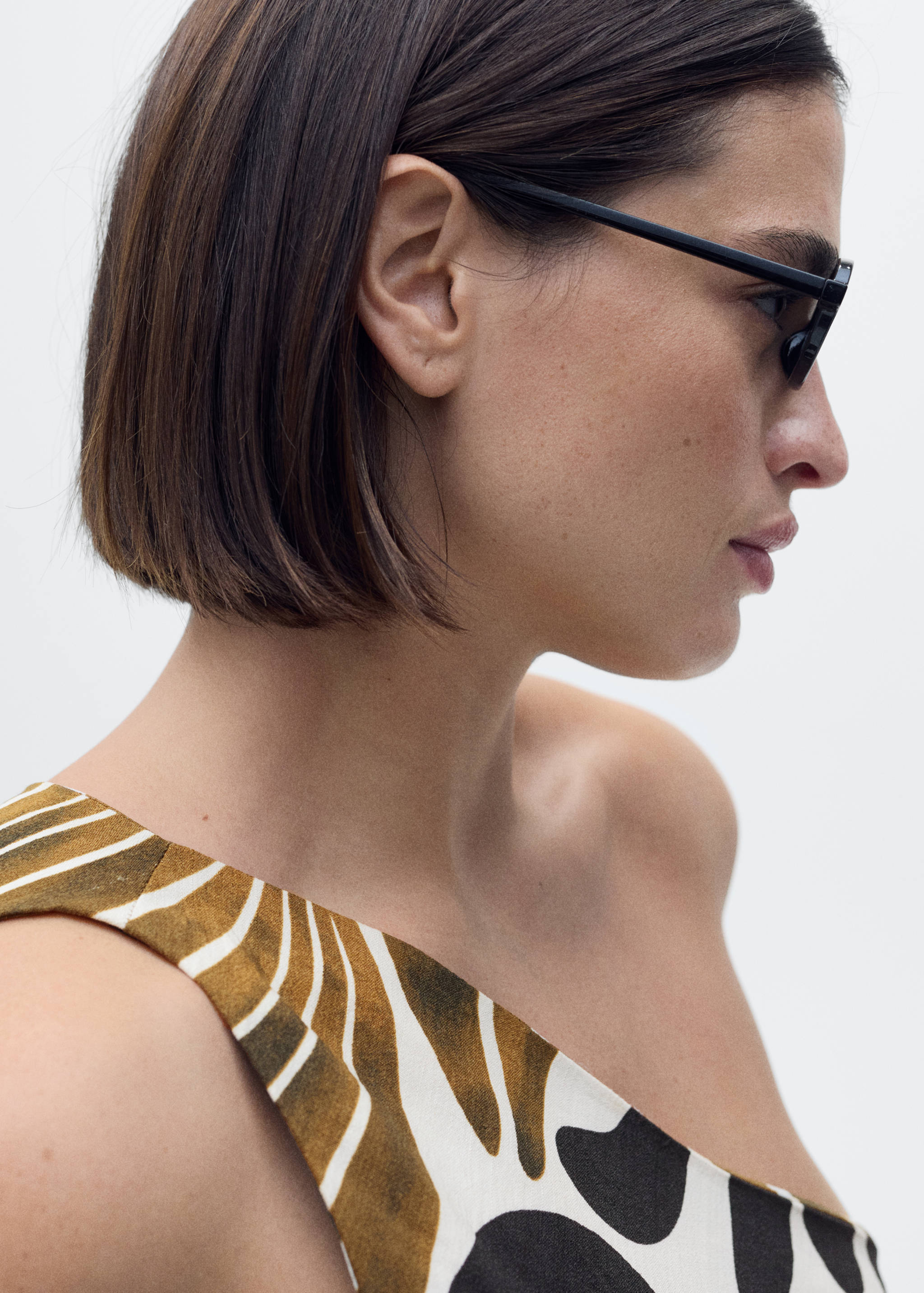 Printed dress with asymmetrical neck - Details of the article 4