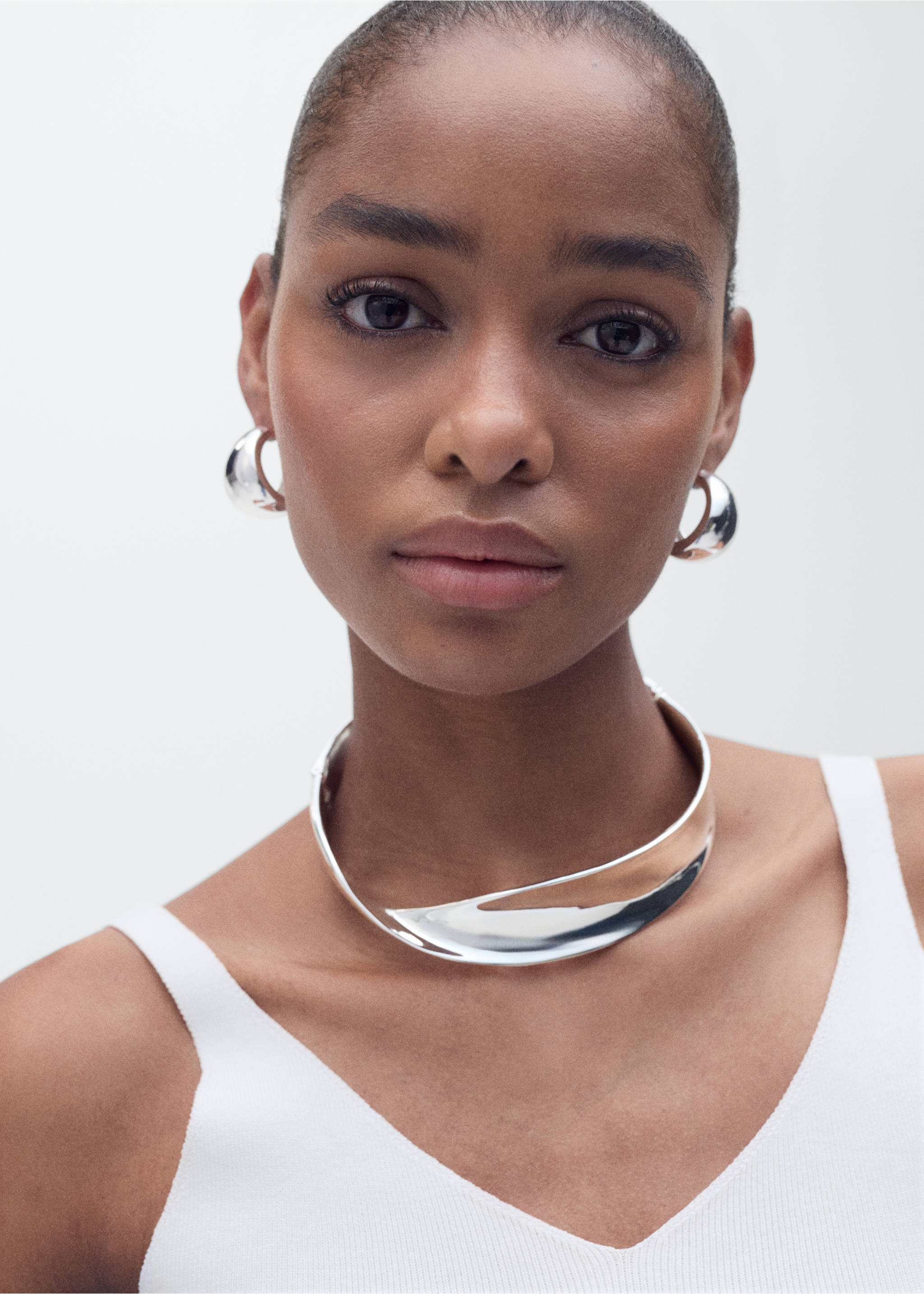 V-neck knit top - Details of the article 1, Ecru. Ref: 87037184-00.