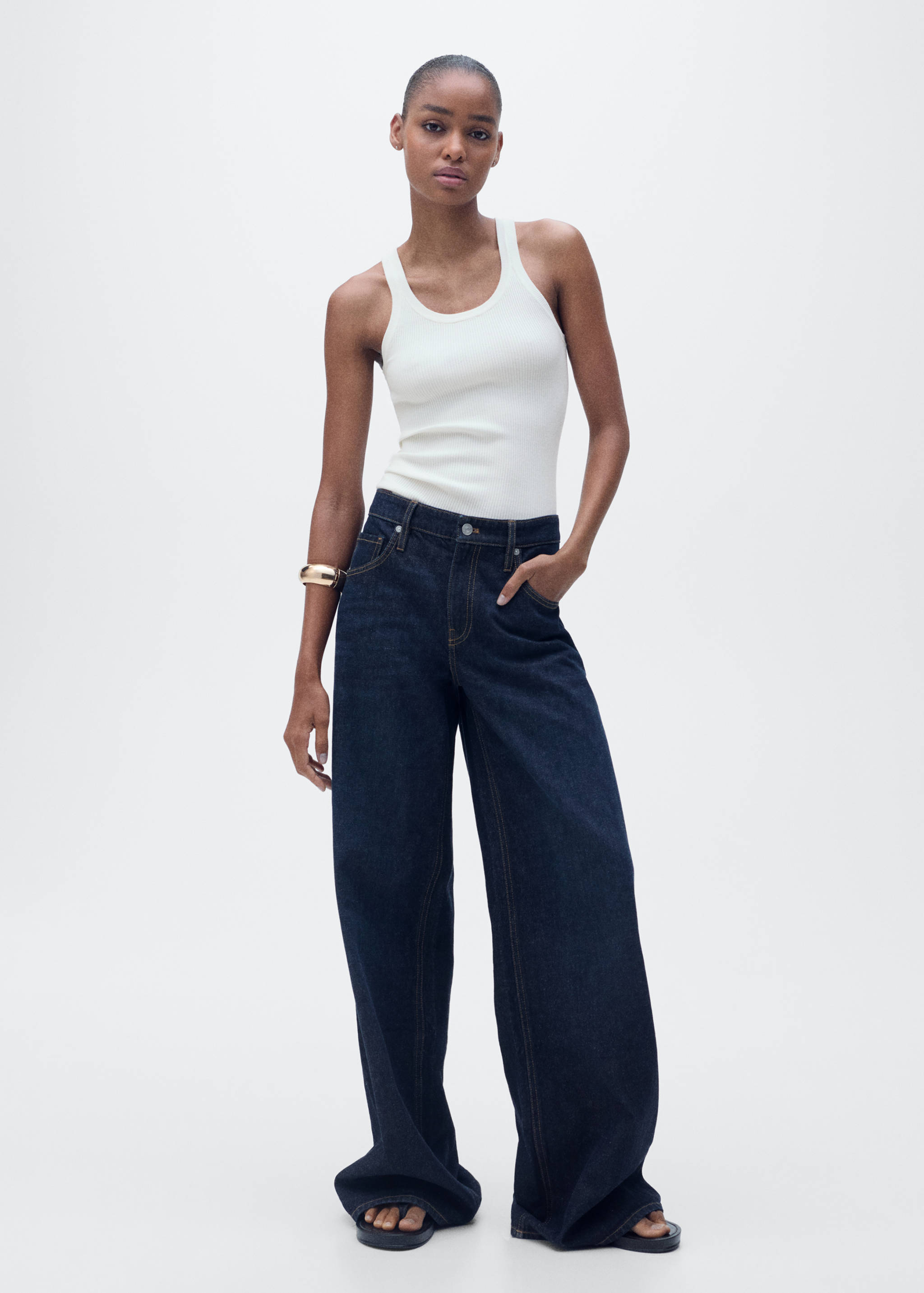 Топ из трикотажа в рубчик - Общий план