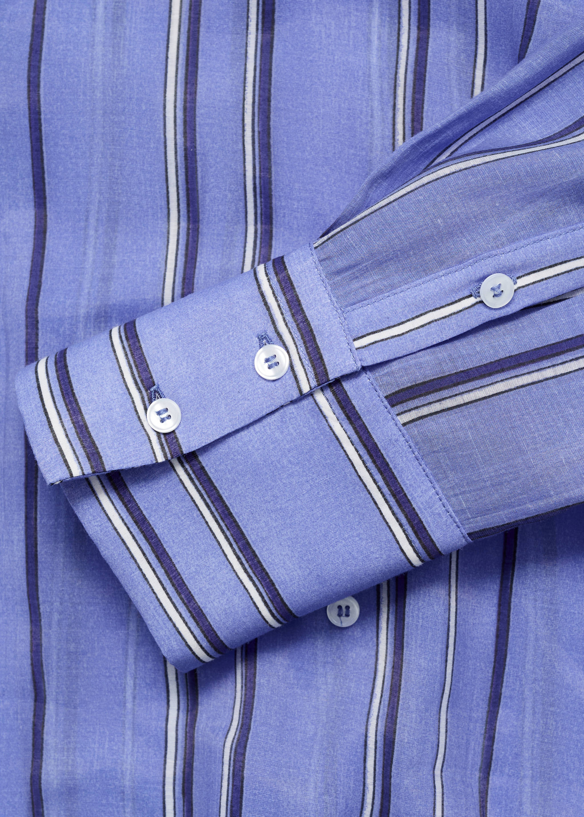 Camisa às riscas com fecho multiposições - Pormenor do artigo 0