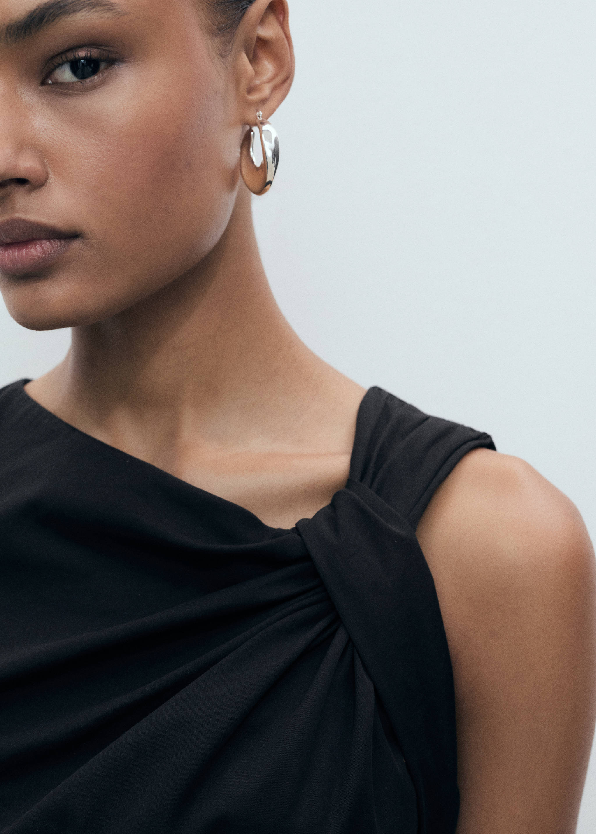 Lange culotte-jumpsuit met gedrapeerde hals - Detail van het artikel 1