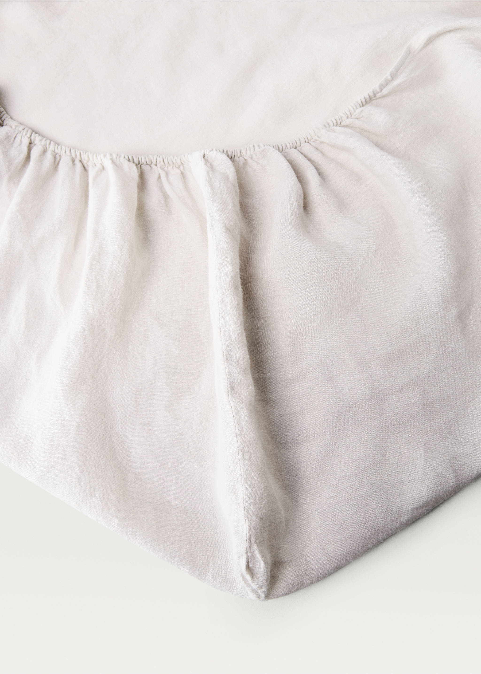 Washed linen fitted sheet for 160 cm bed - Details of the article 1, Beige. Ref: 87037197-00.