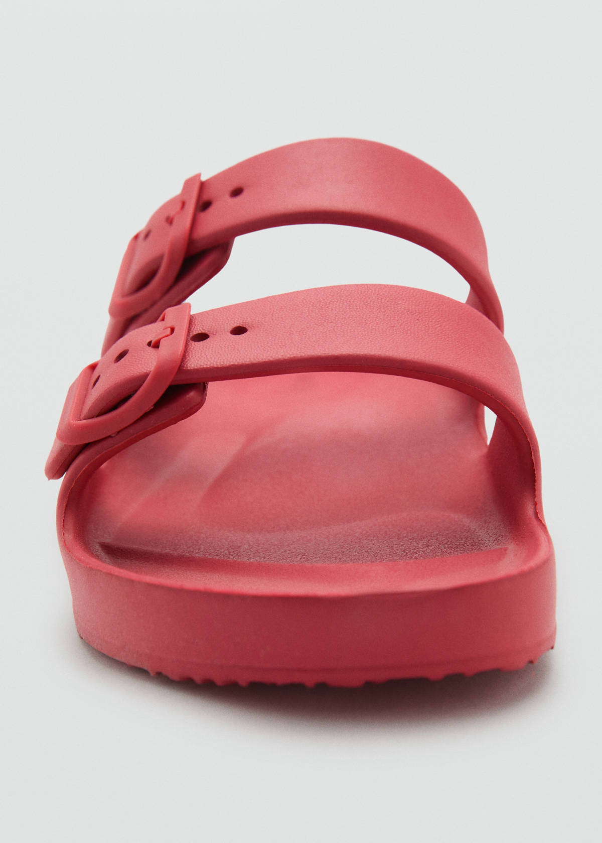 Flip-flops with buckle straps — Strawberry