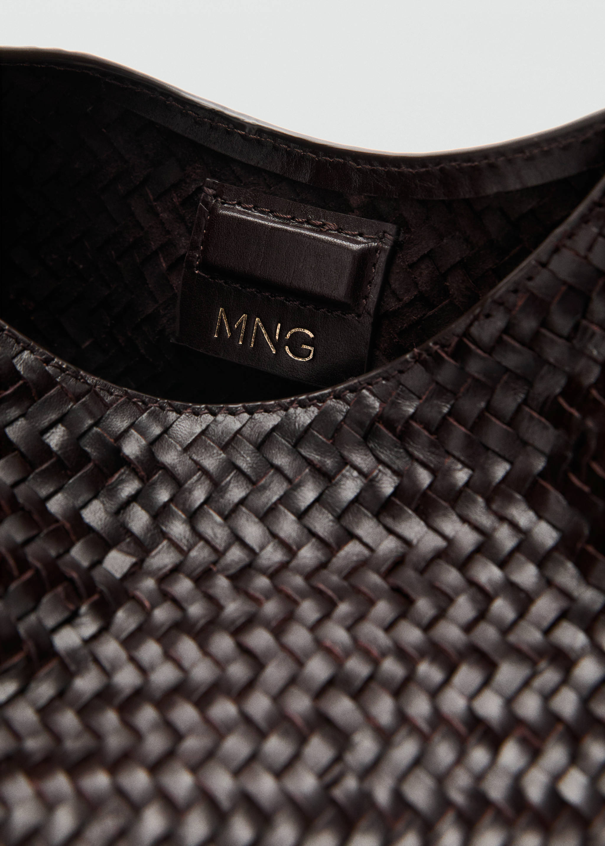 Fonott bőr válltáska - A termék adatai 1