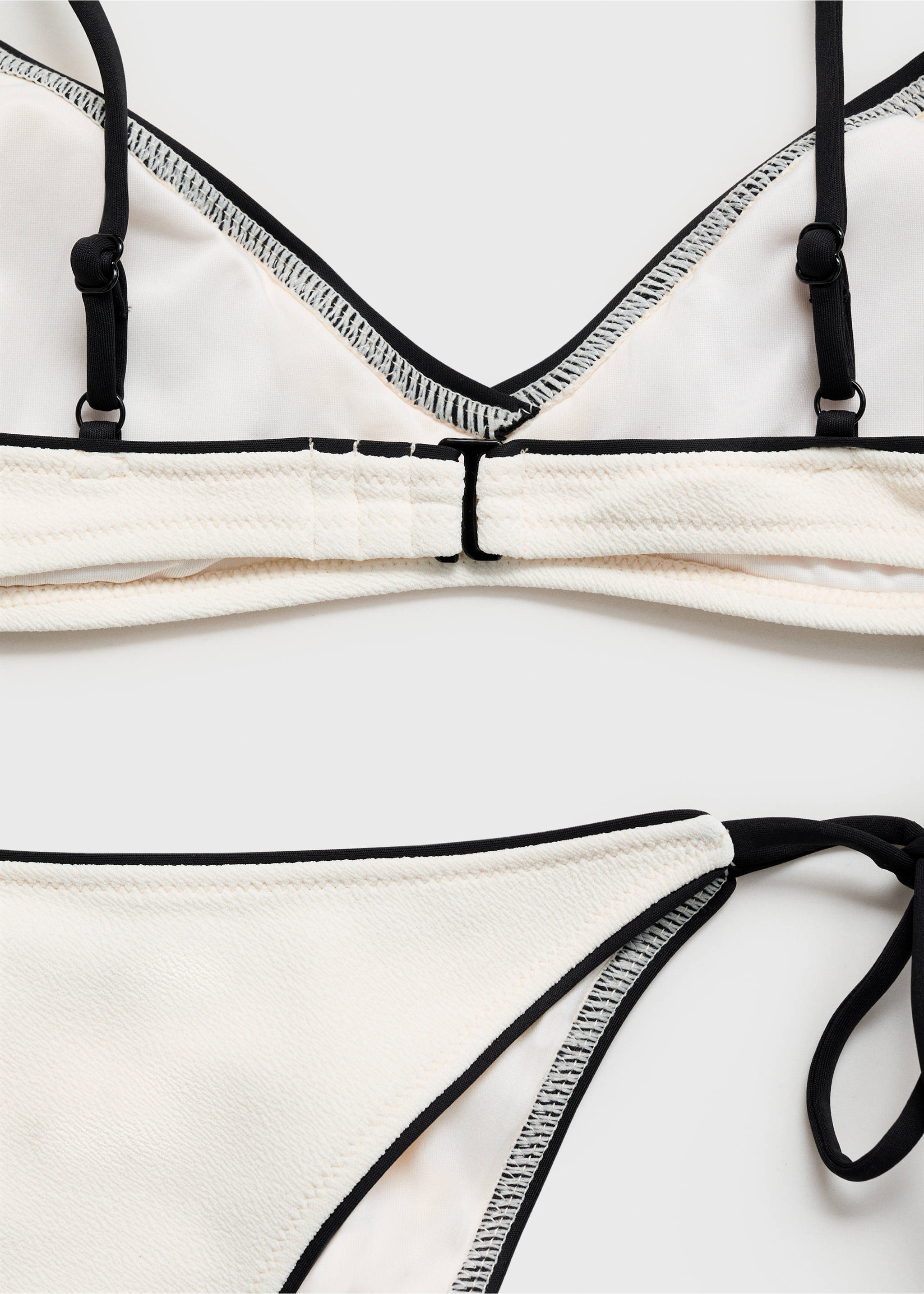 Top bikini ribetes contraste - Detalle del artículo 0, Blanco. Ref: 87037686-00.