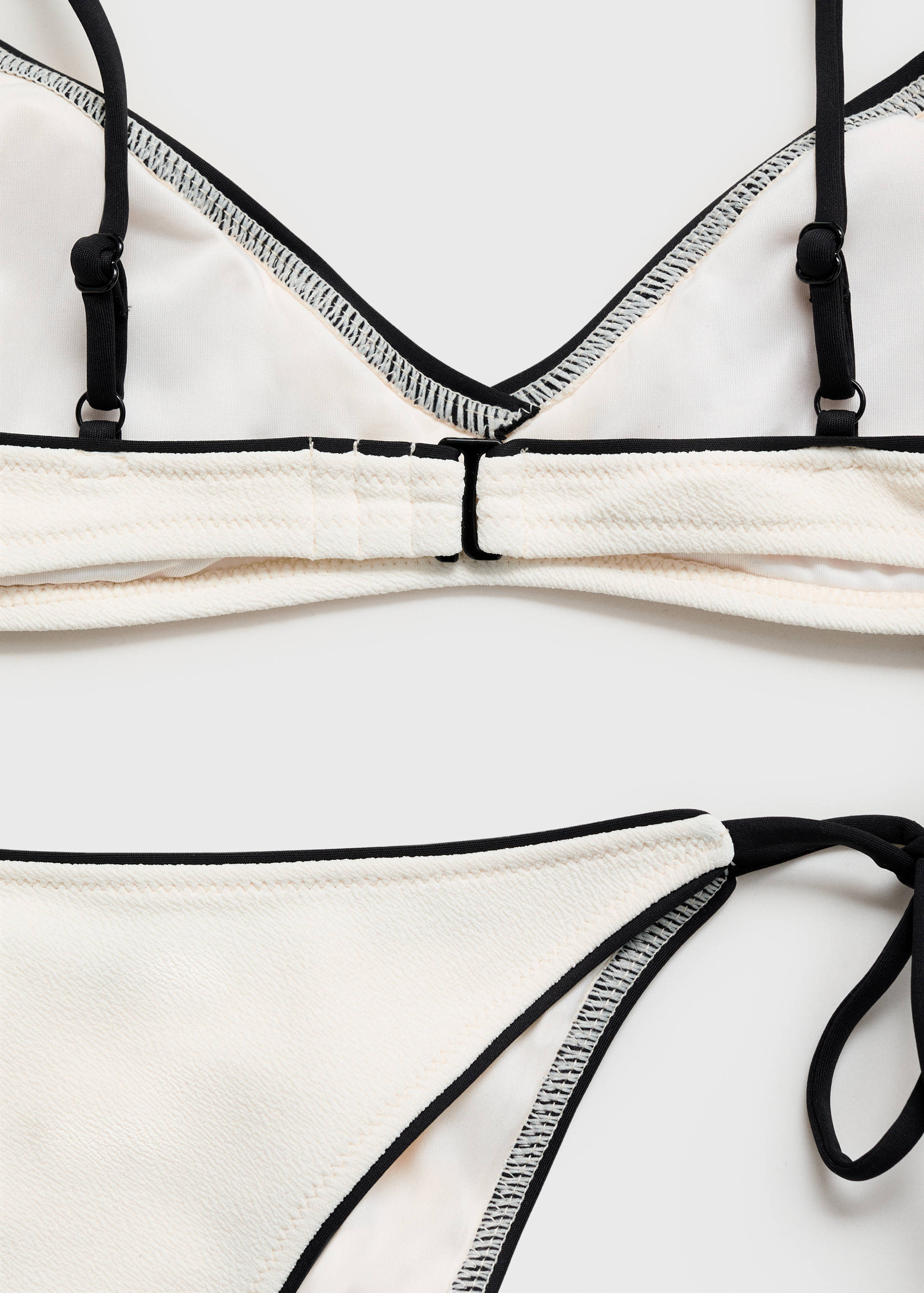 Bikini top with contrasting trim - Details of the article 0