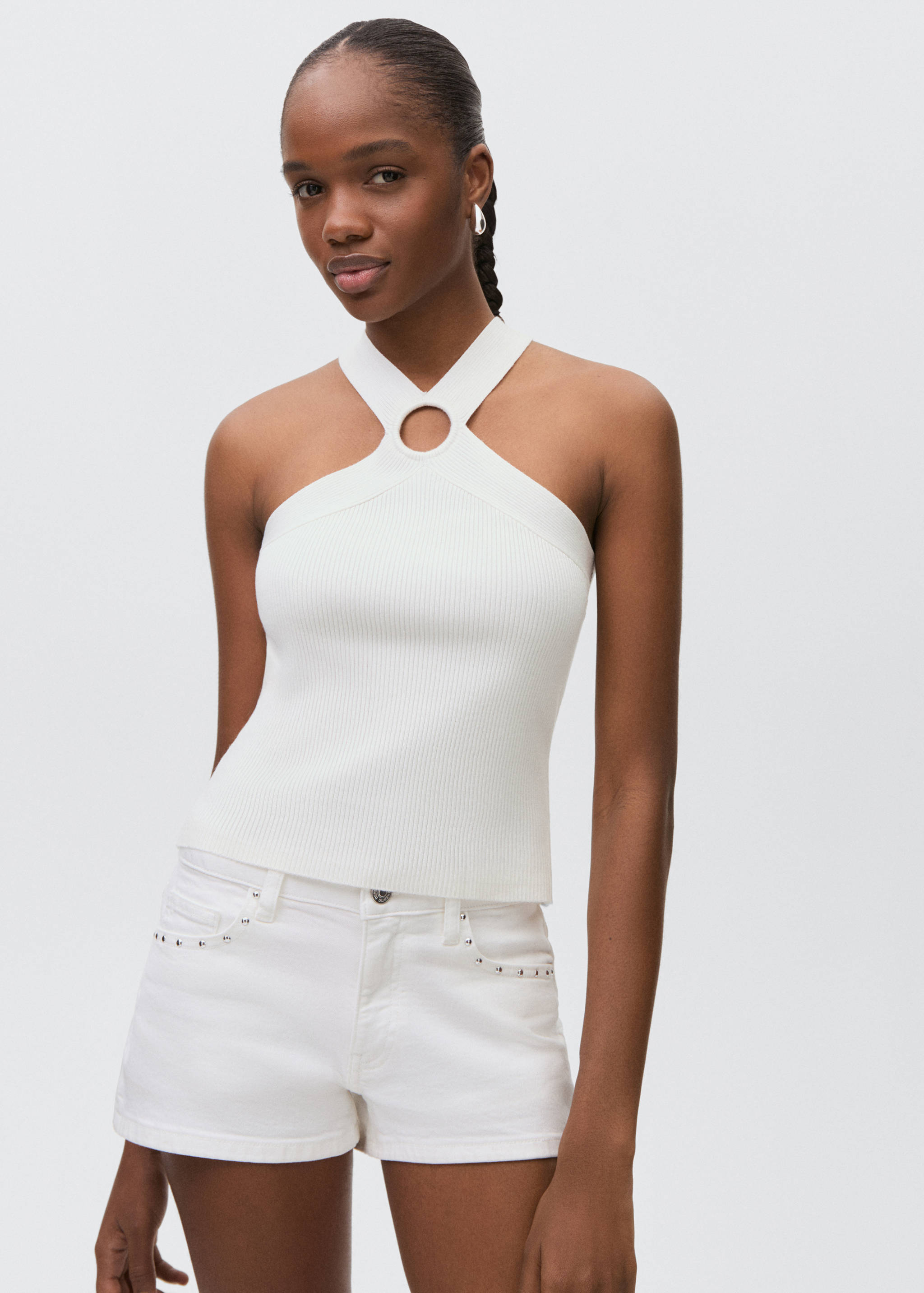 Top maille emmanchures américaines - Plan moyen