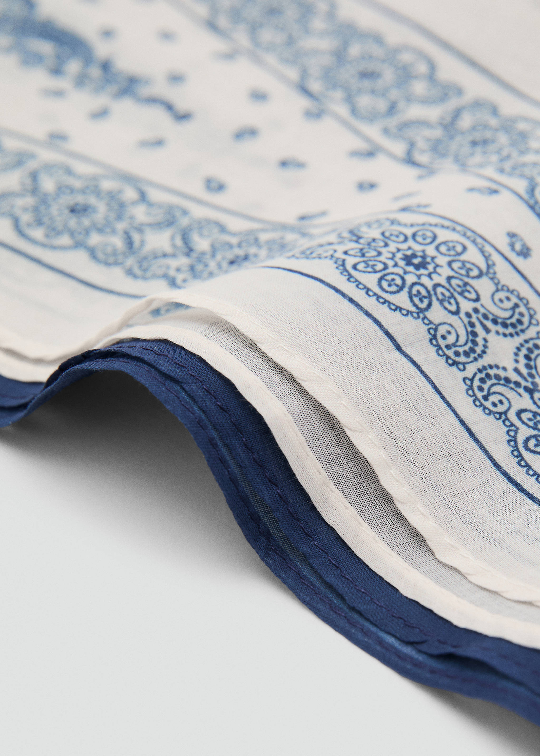 Set 2 pañuelos combinado - Plano medio