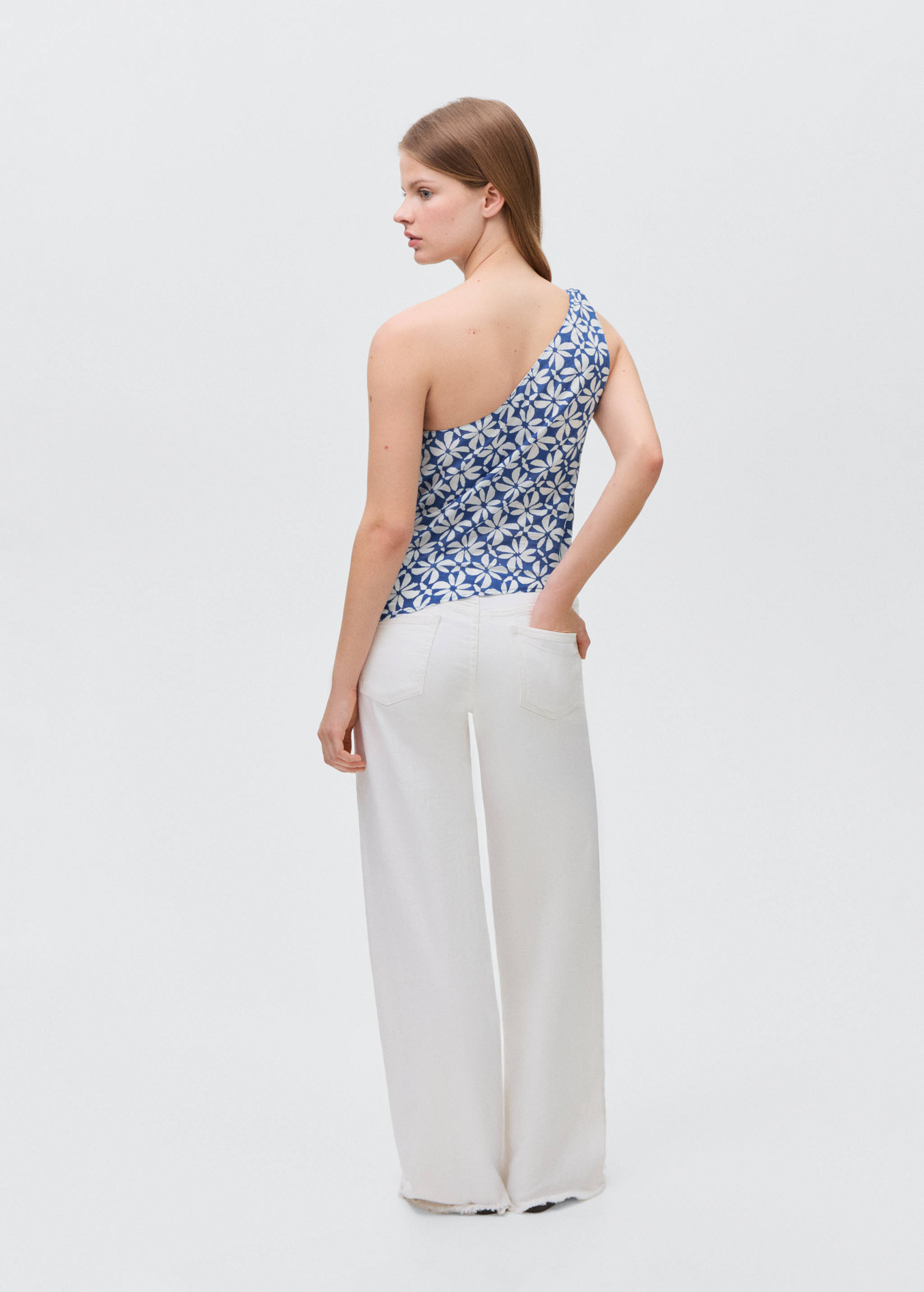 Asymmetric printed top - Reverse of the article