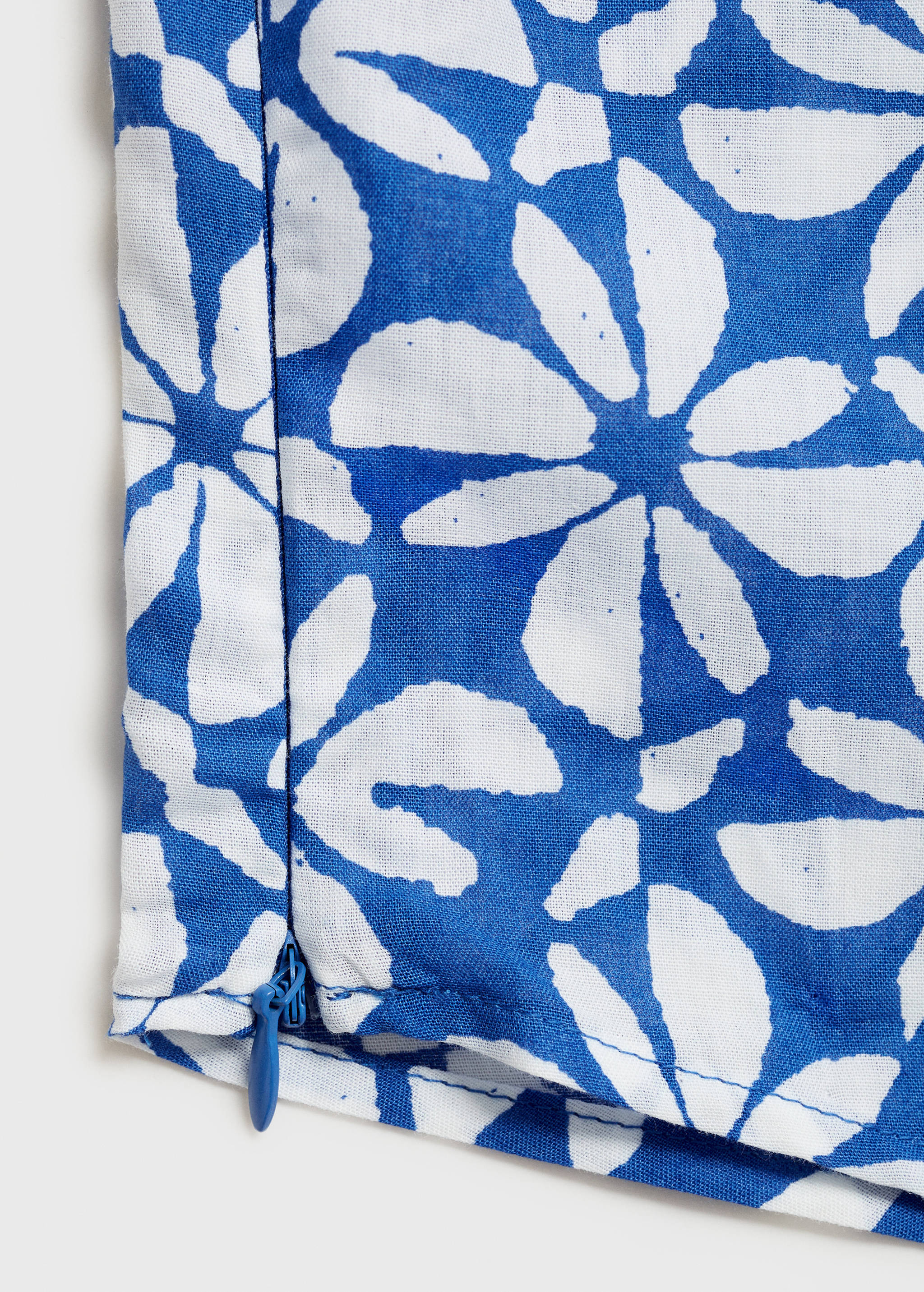 Asymmetric printed top - Details of the article 0