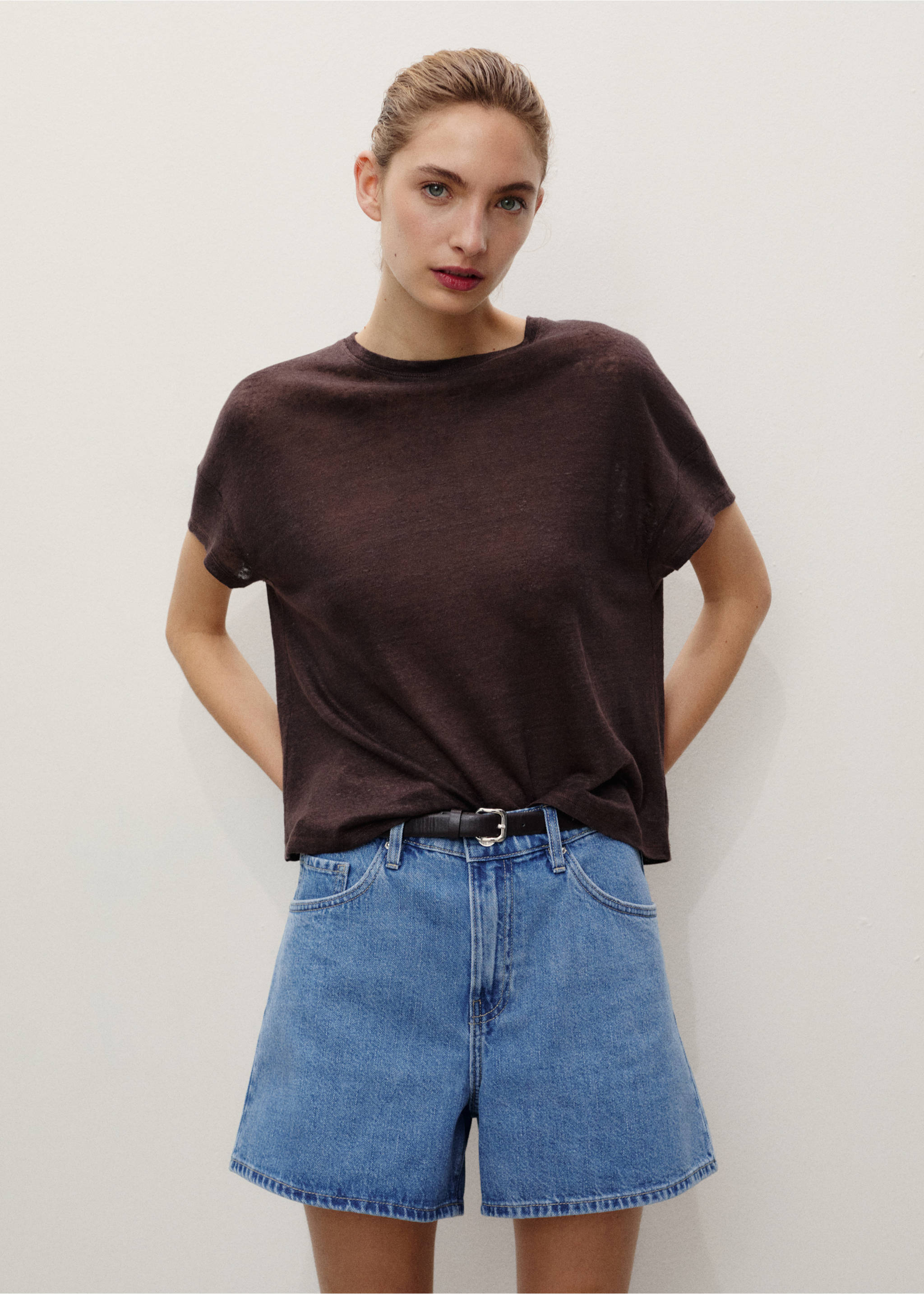 High-waisted straight-fit denim shorts - Details of the article 1, Medium Blue. Ref: 87037702-00.