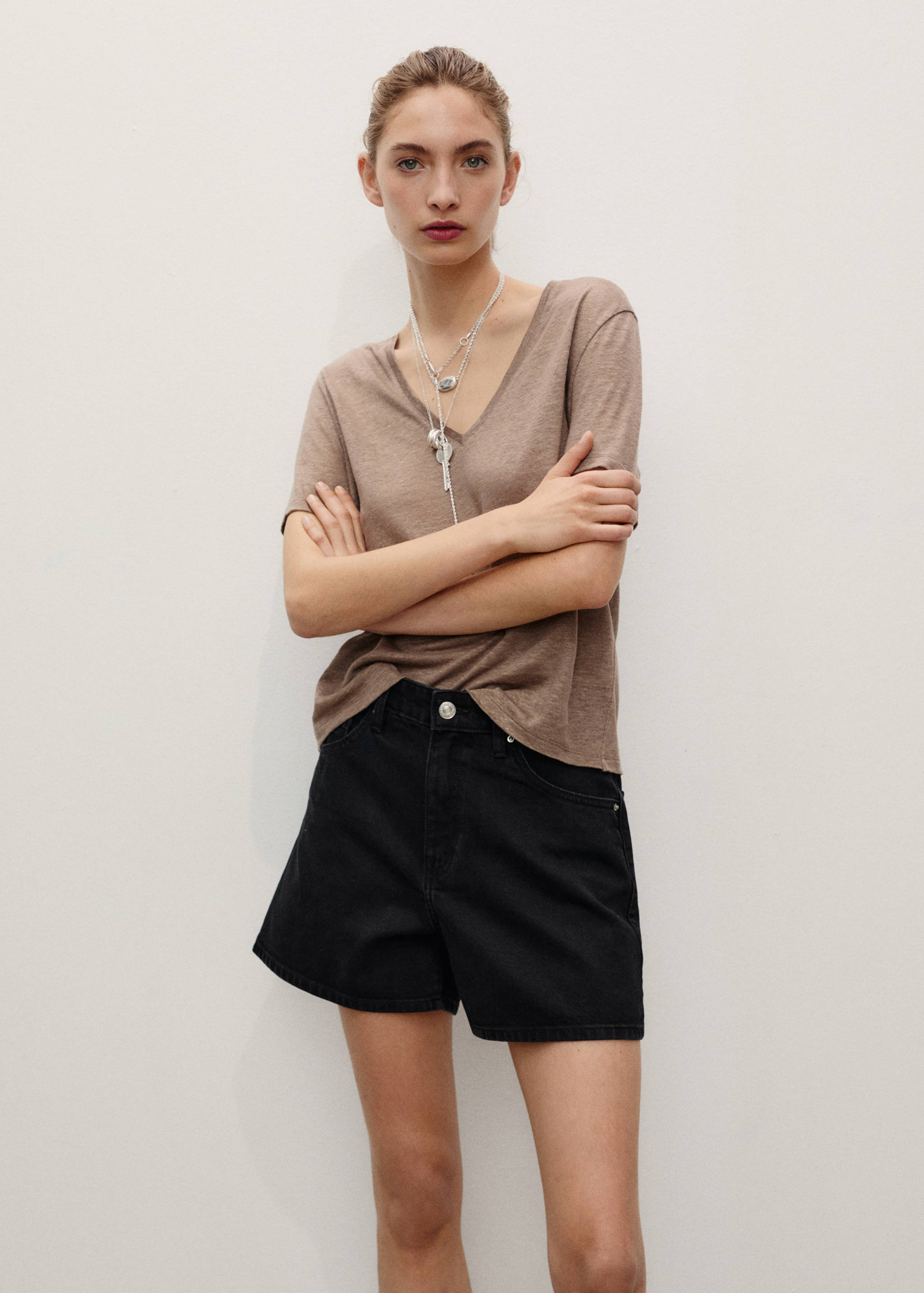 High-waisted straight-fit denim shorts - Details of the article 1