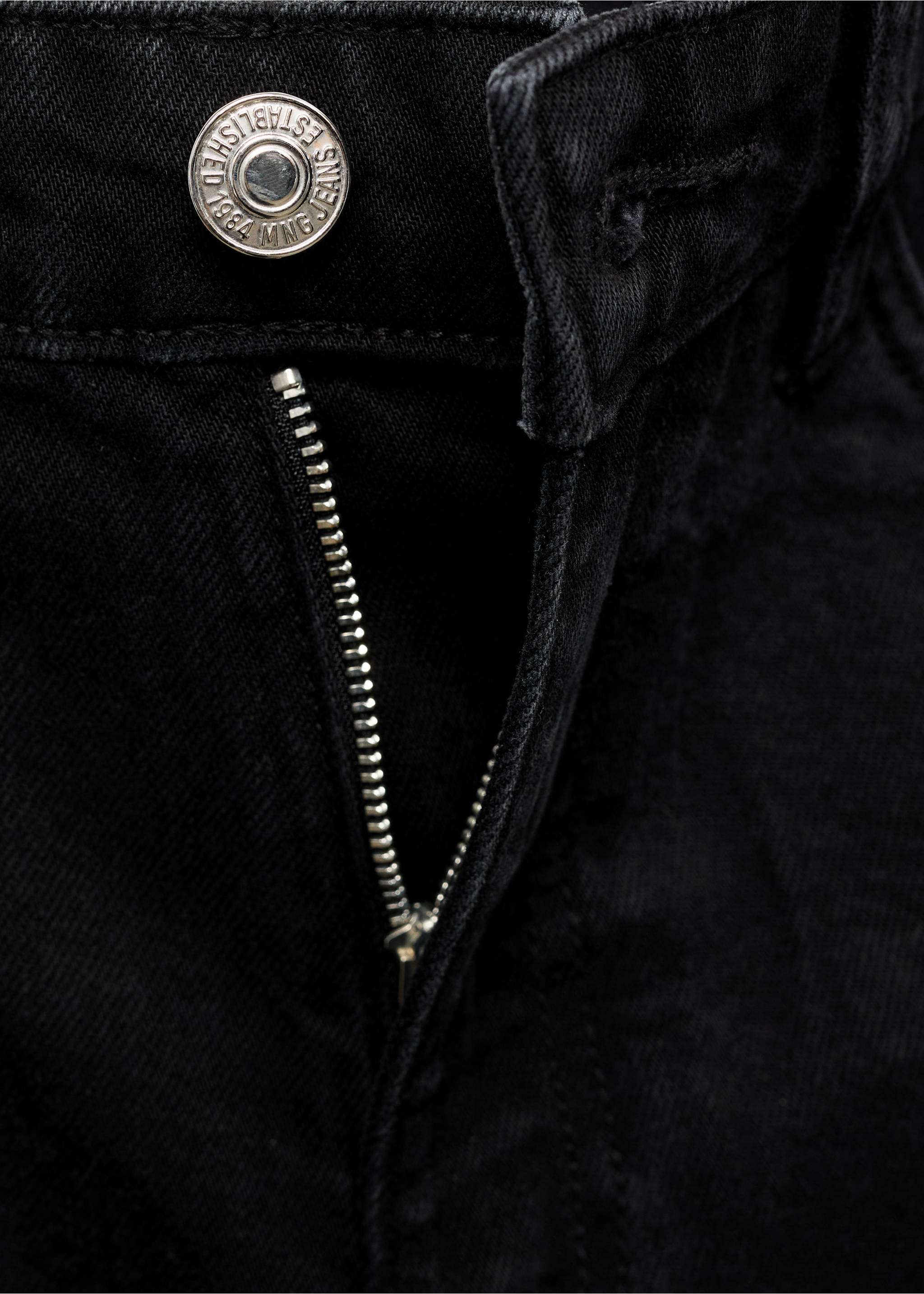 High-waisted straight-fit denim shorts - Details of the article 8, Black denim. Ref: 87037703-00.