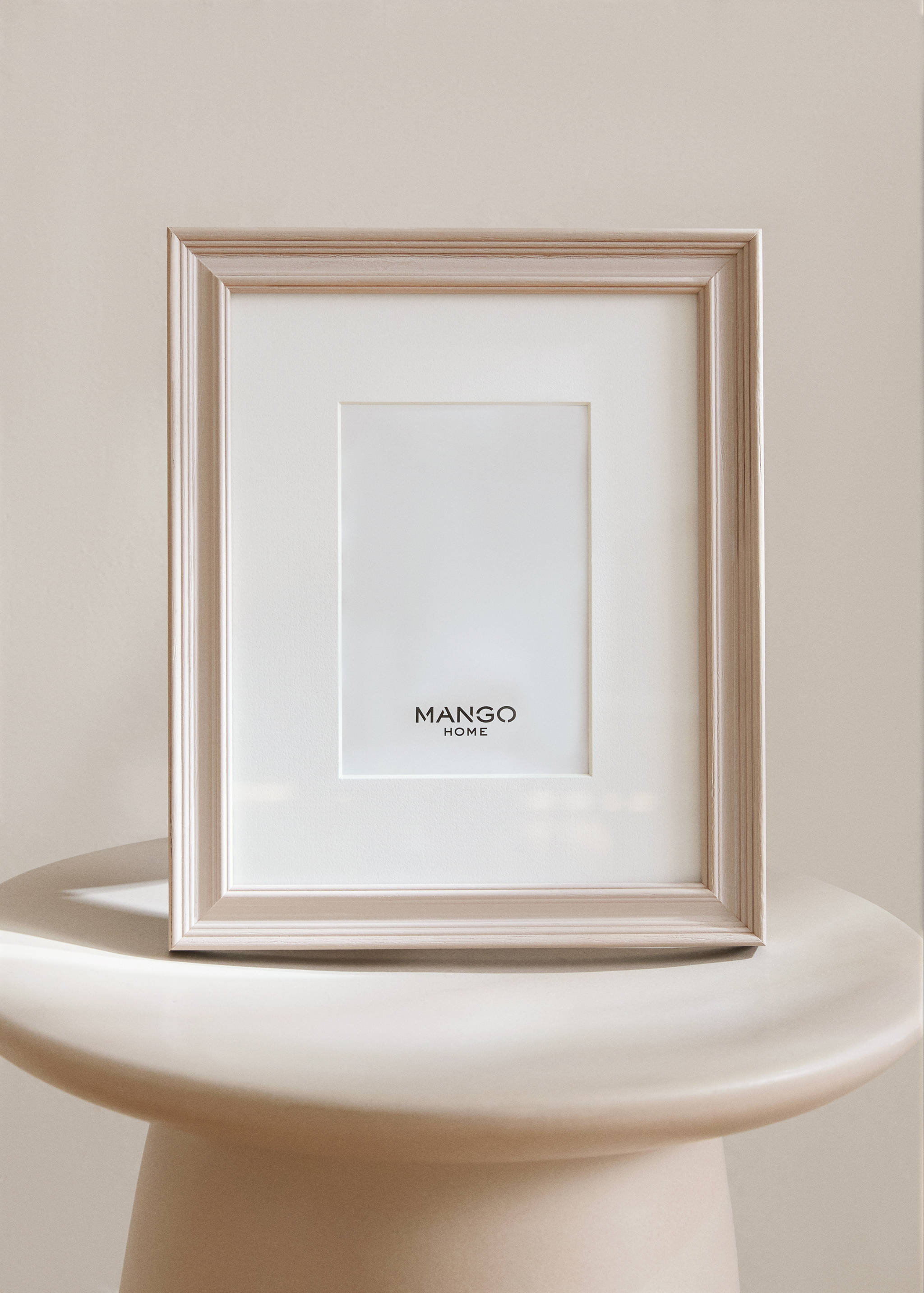 Medium wooden passe-partout frame - General plane