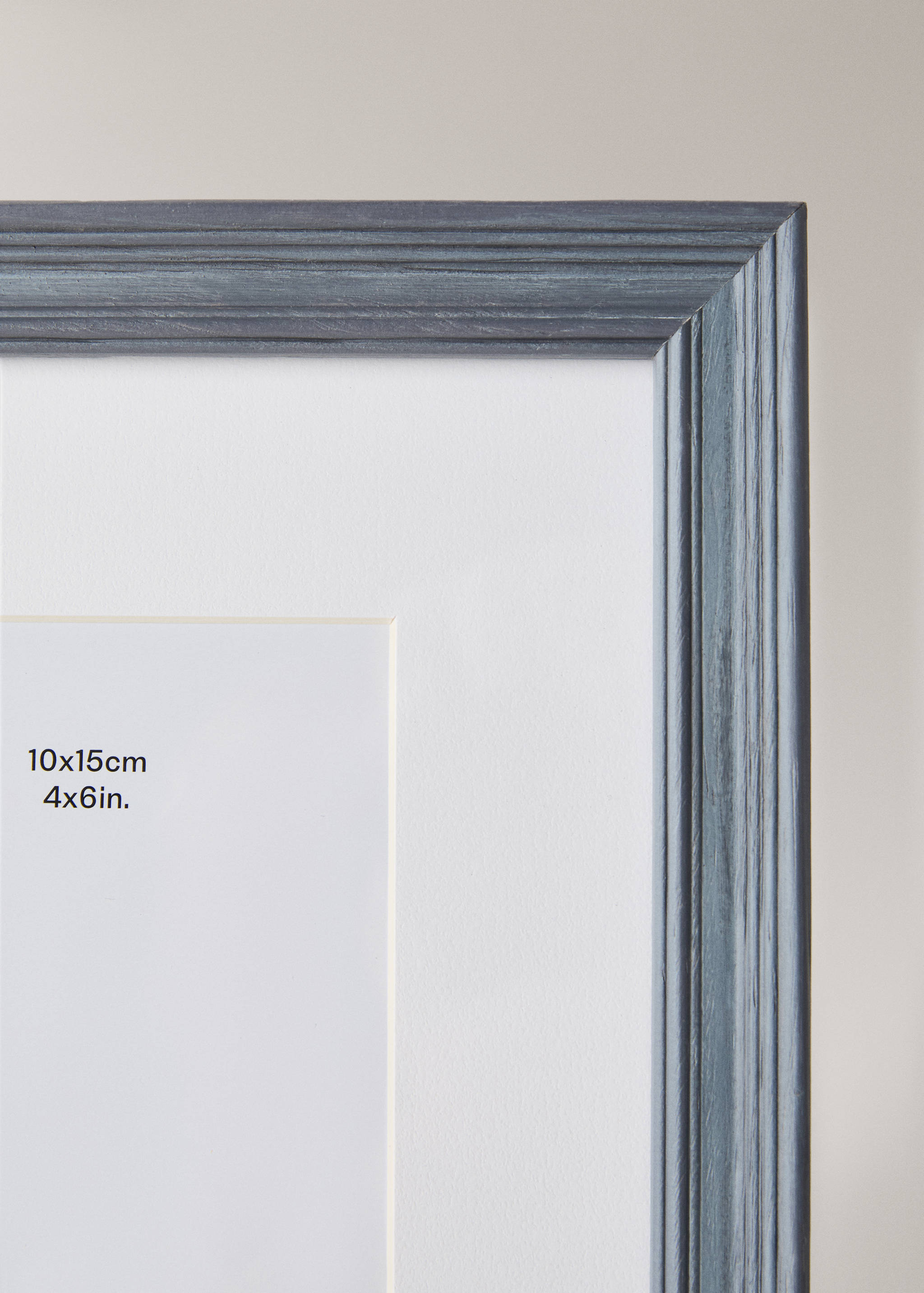 Medium wooden passe-partout frame - Details of the article 2