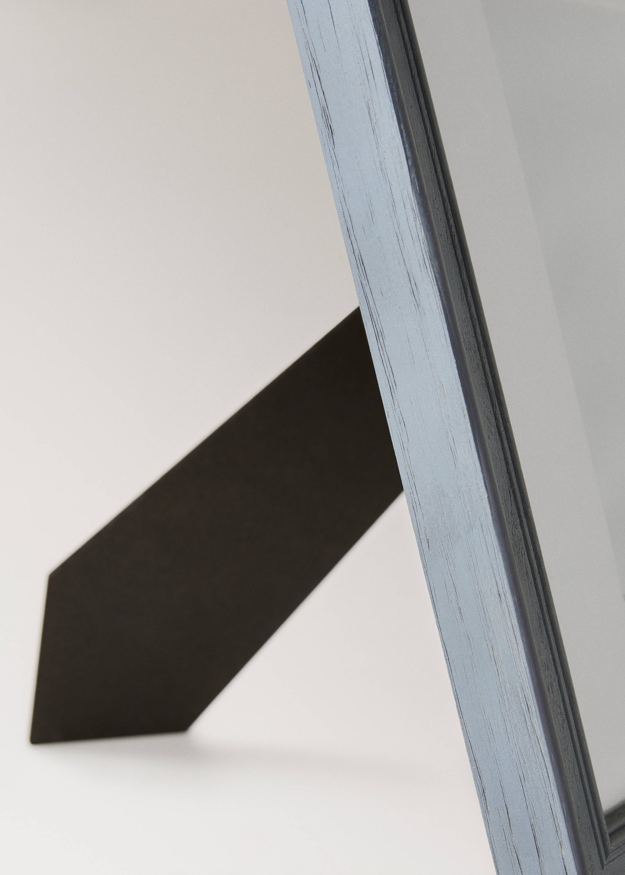 Medium wooden passe-partout frame - Details of the article 3