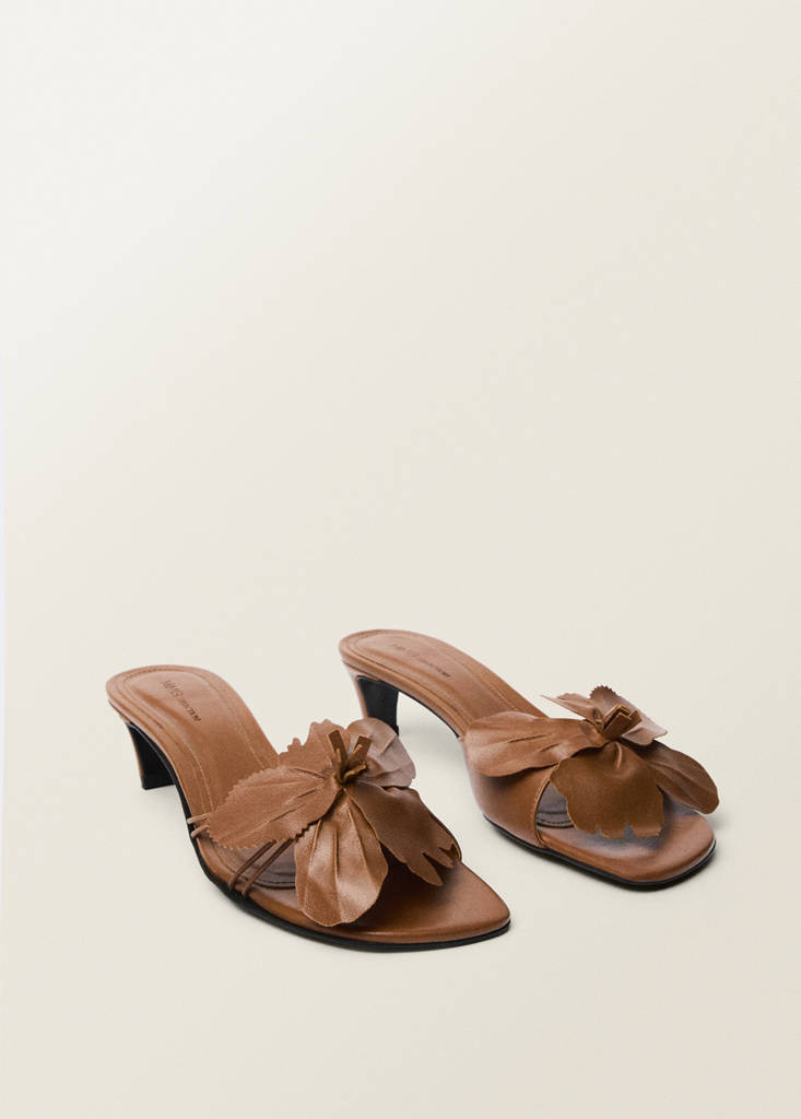 Leather heeled sandals with flower detail — Leather