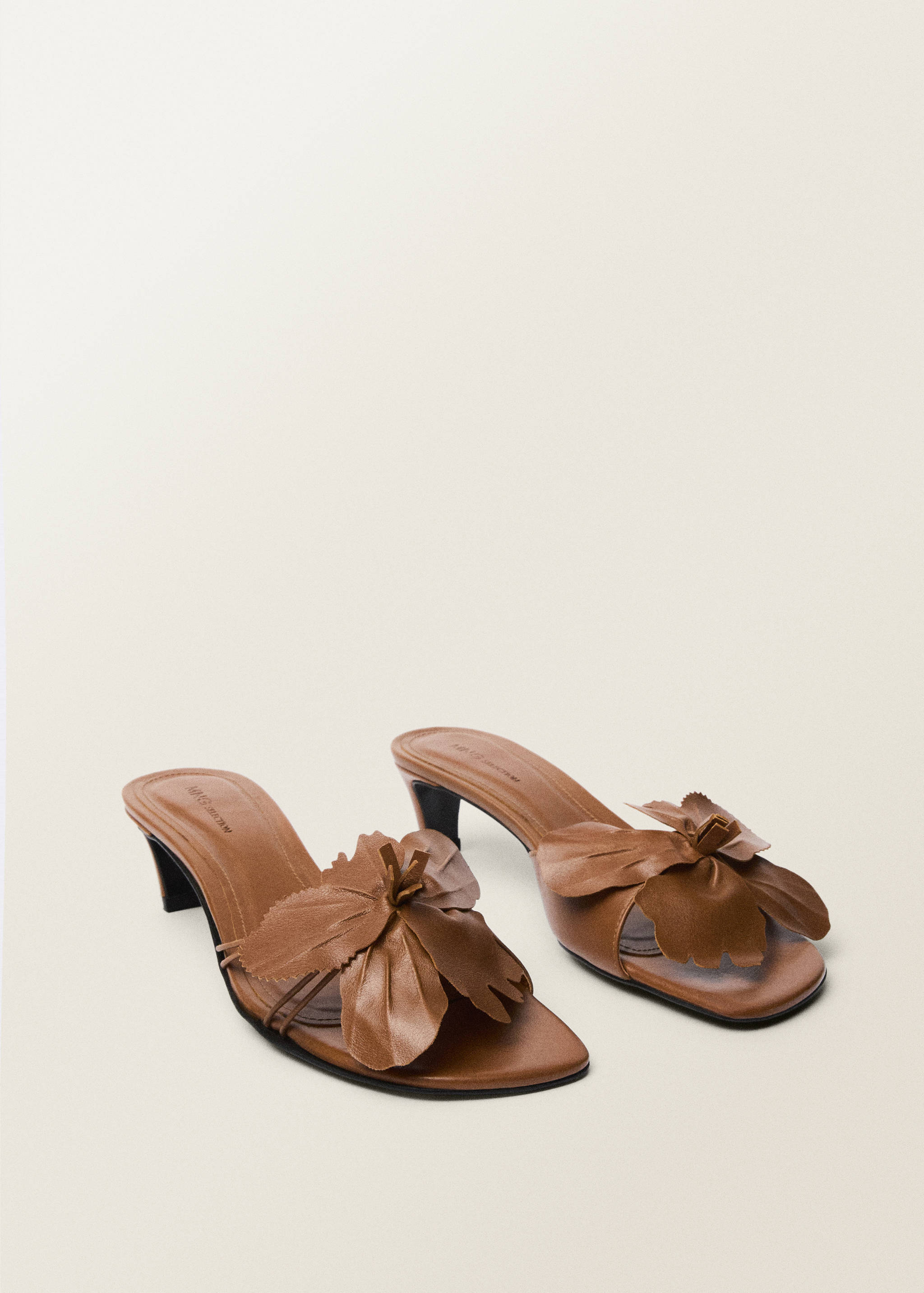 Leather heeled sandals with flower detail - Medium plane