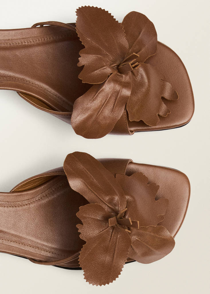 Leather heeled sandals with flower detail — Leather