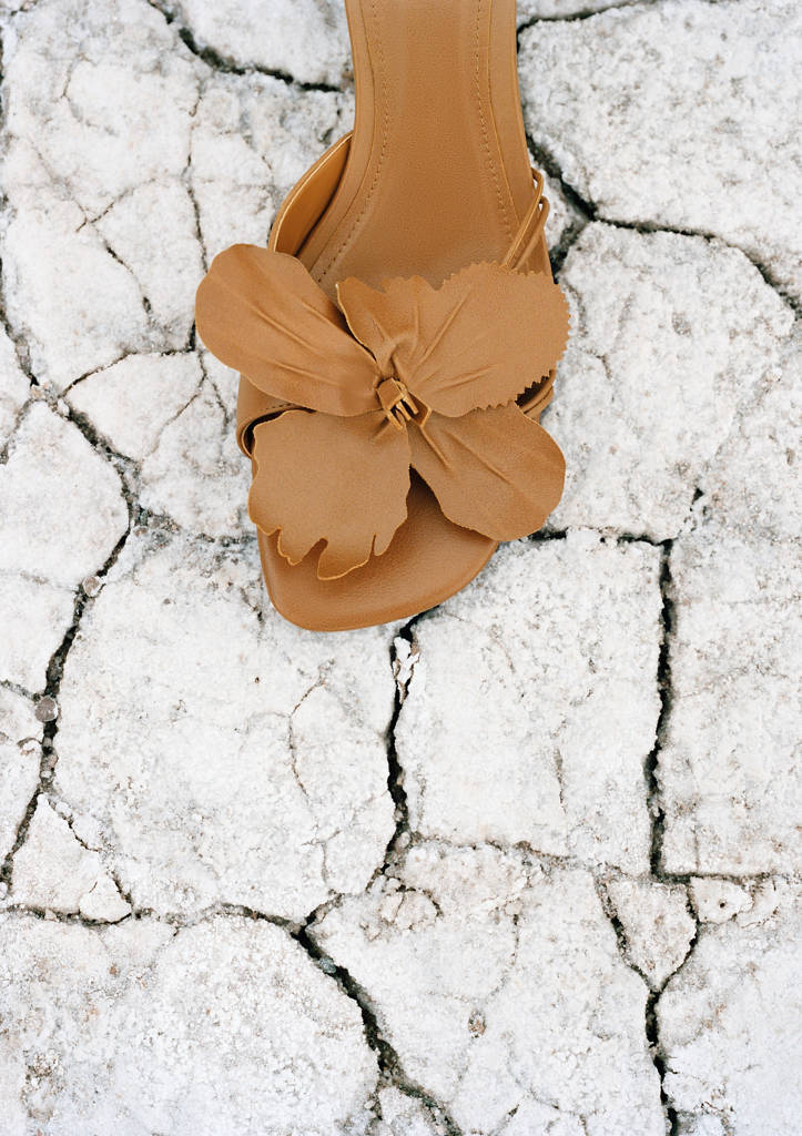 Leather heeled sandals with flower detail — Leather