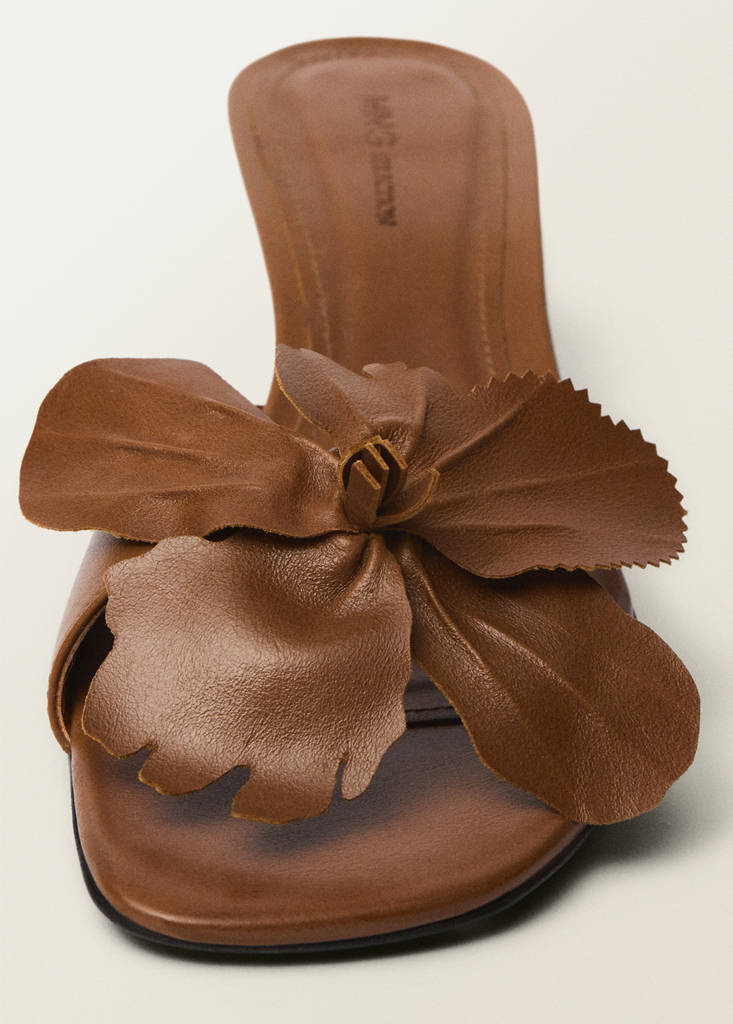 Leather heeled sandals with flower detail — Leather