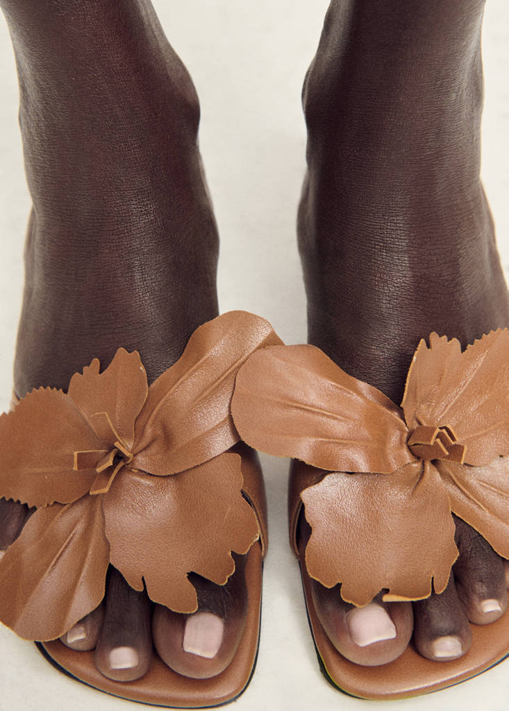 Leather heeled sandals with flower detail — Leather