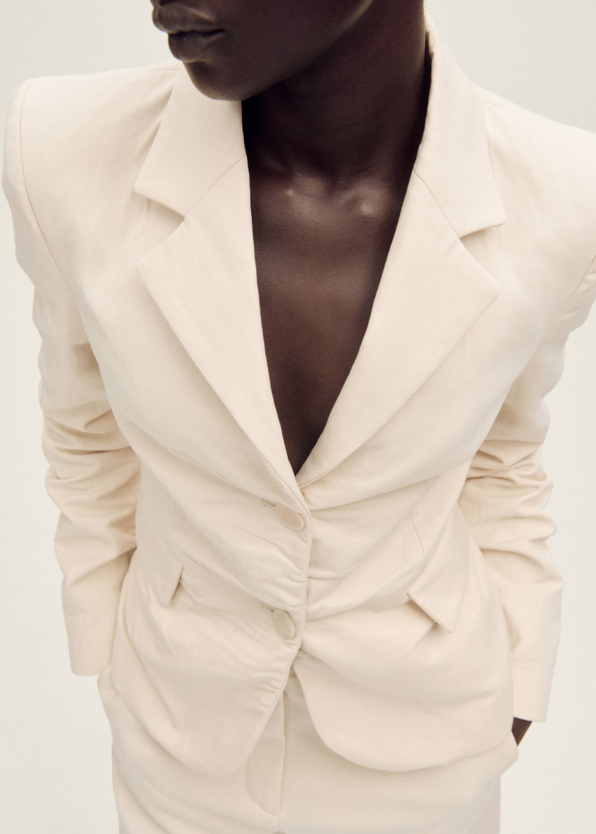 Blazer de costume lin mélangé effet froissé - Plan moyen