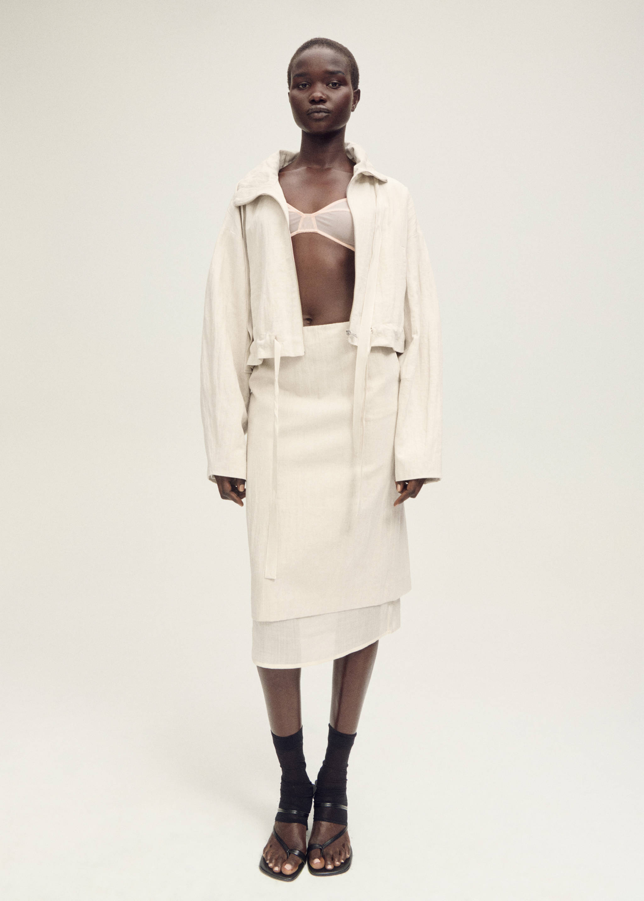 Μίντι φούστα από συνδυασμό μειγμάτων λινού - Γενικό πλάνο