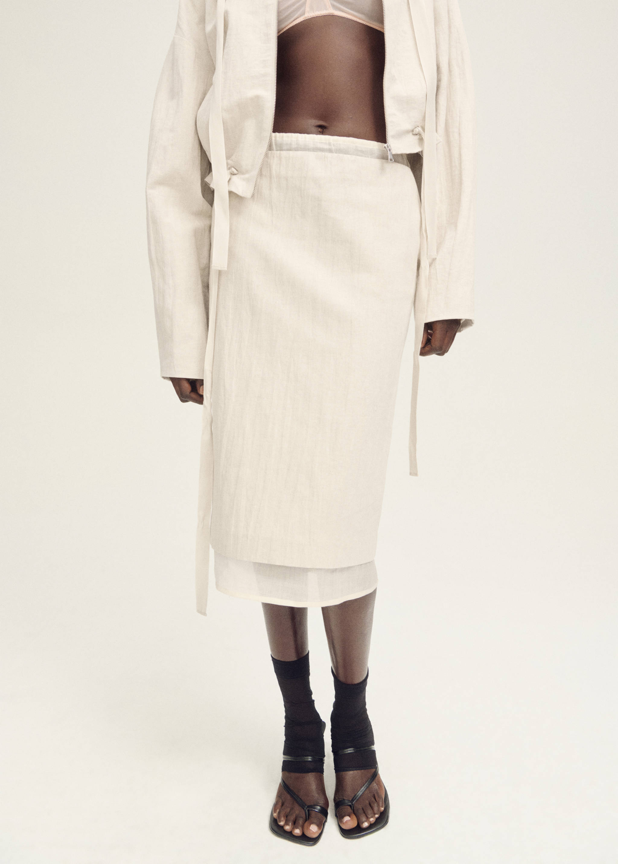 Μίντι φούστα από συνδυασμό μειγμάτων λινού - Μεσαίο πλάνο