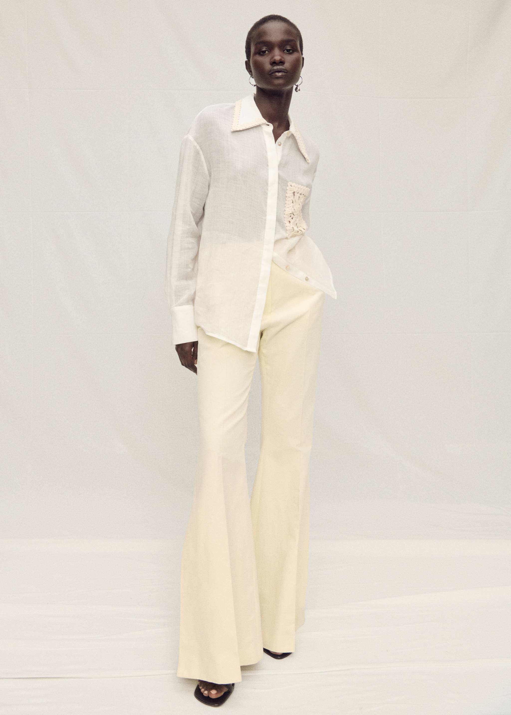 Ramie-Hemd mit bestickter Tasche - Allgemeine Ansicht