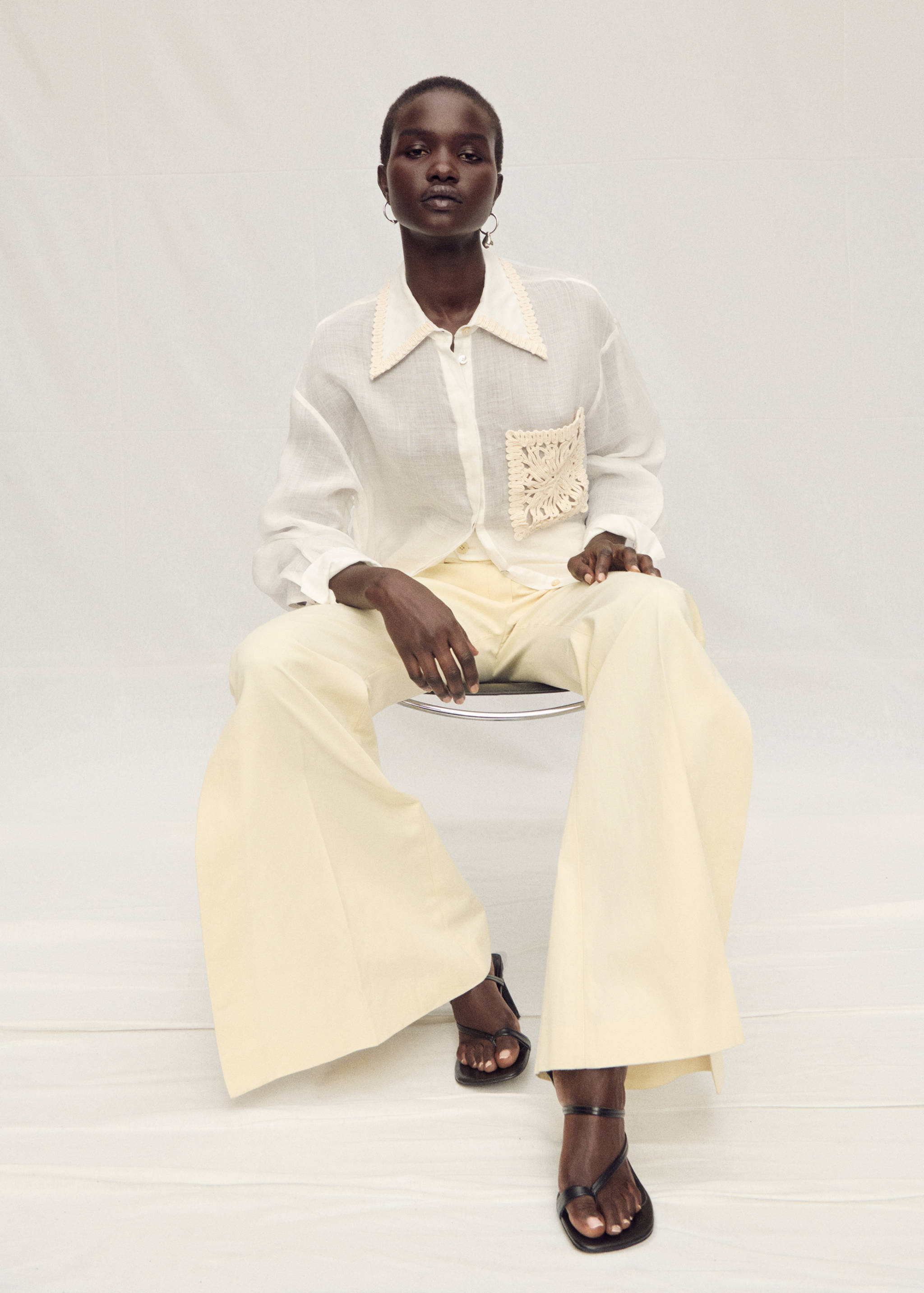 Ramie-Hemd mit bestickter Tasche - Detail des Artikels 2