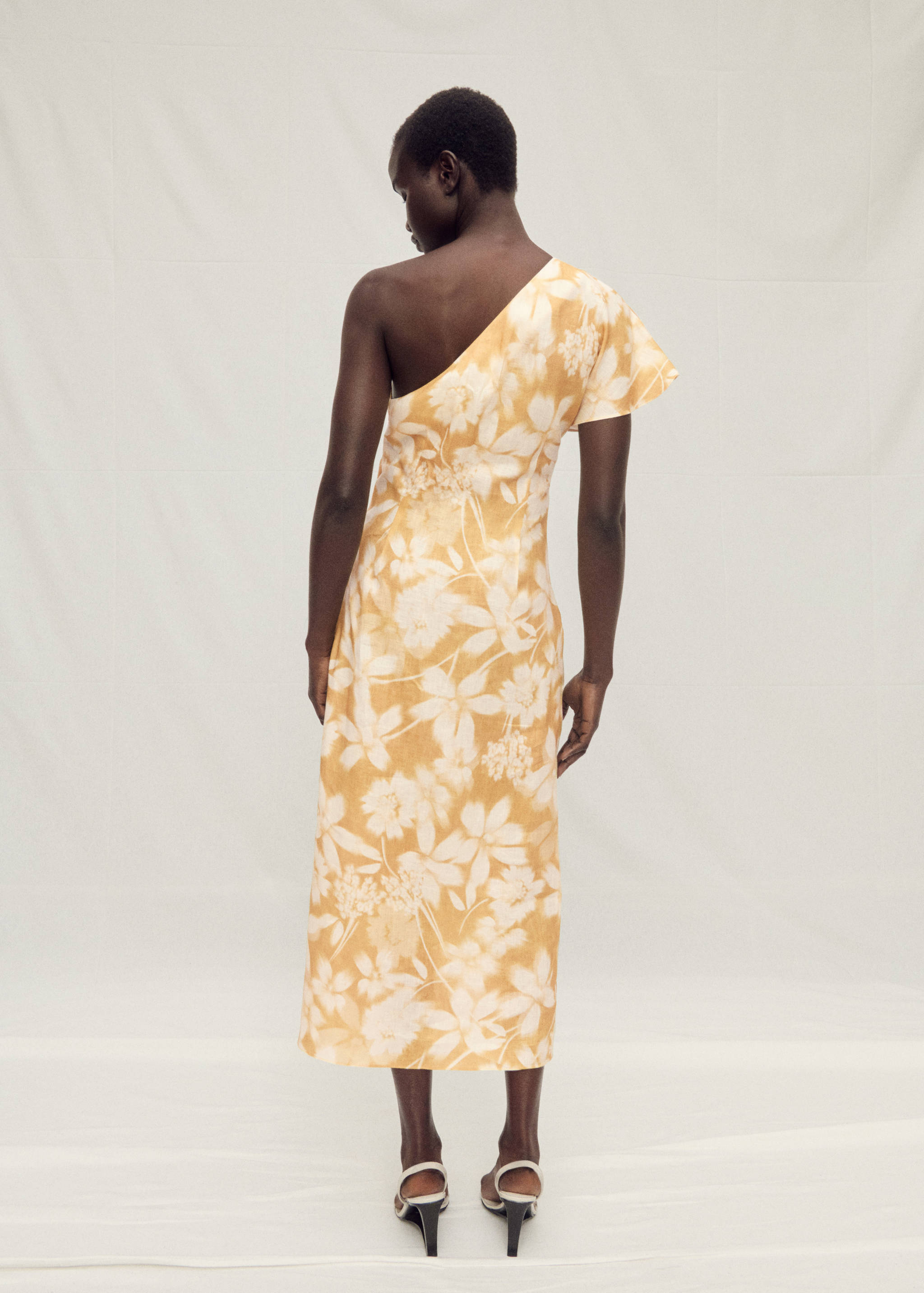 Vestido assimétrico de linho às flores - Verso do artigo