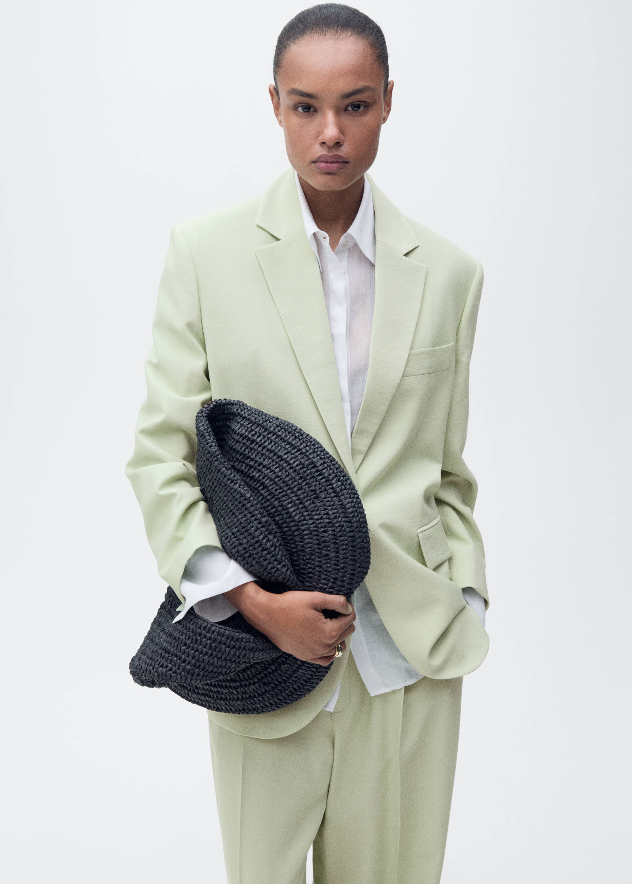 Prosta marynarka od garnituru - Plan średni