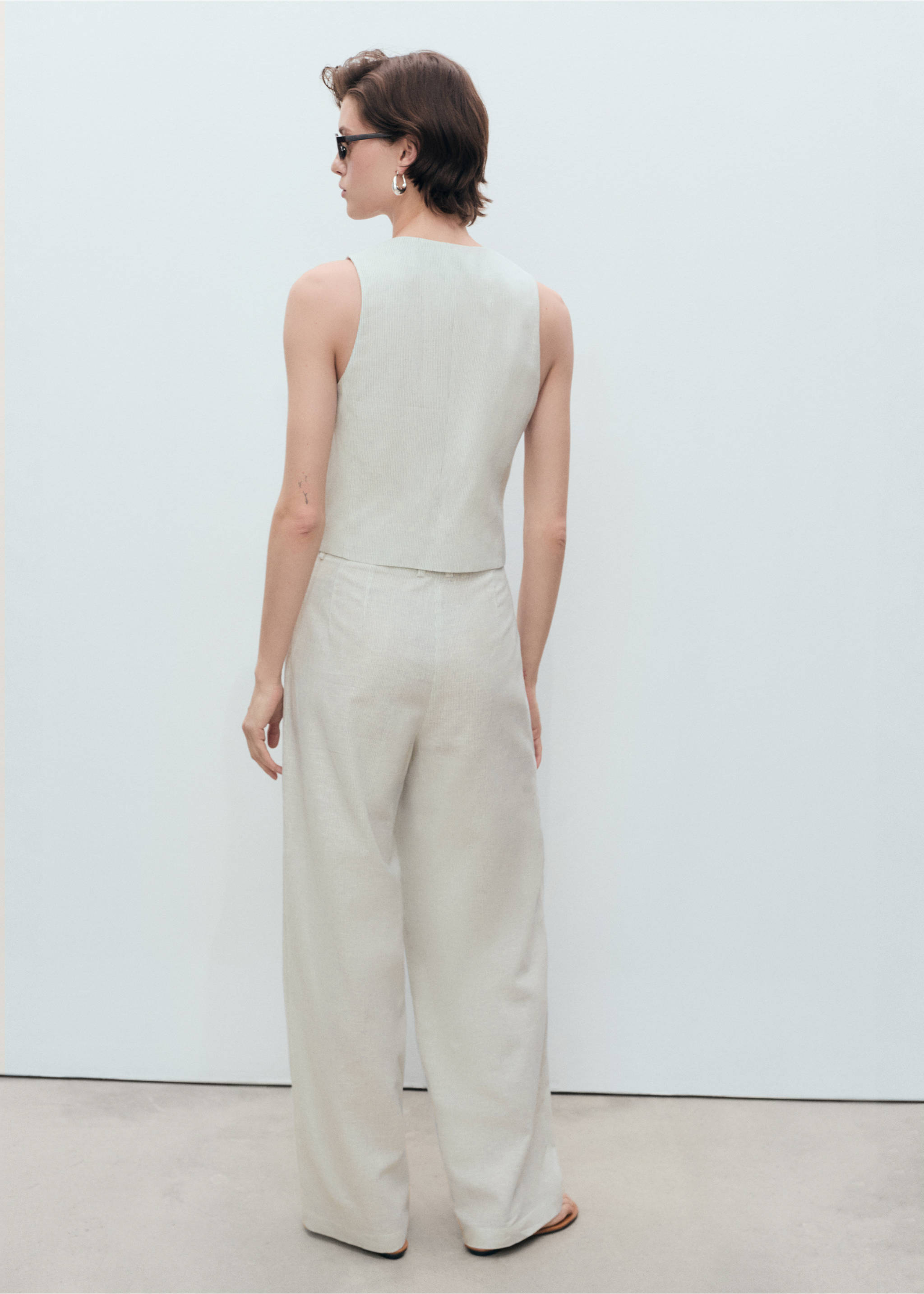 กางเกงสูททรงตรงผ้าลินินผสม - ด้านหลังของสินค้า, สีน้ำตาลอ่อน. Ref: 87038267-00.