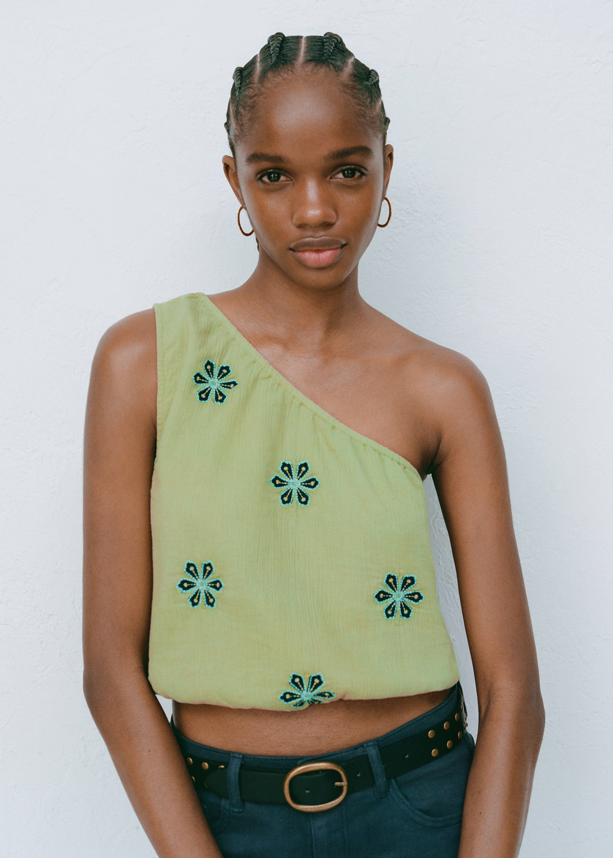 Asymmetrical embroidered top - Details of the article 5