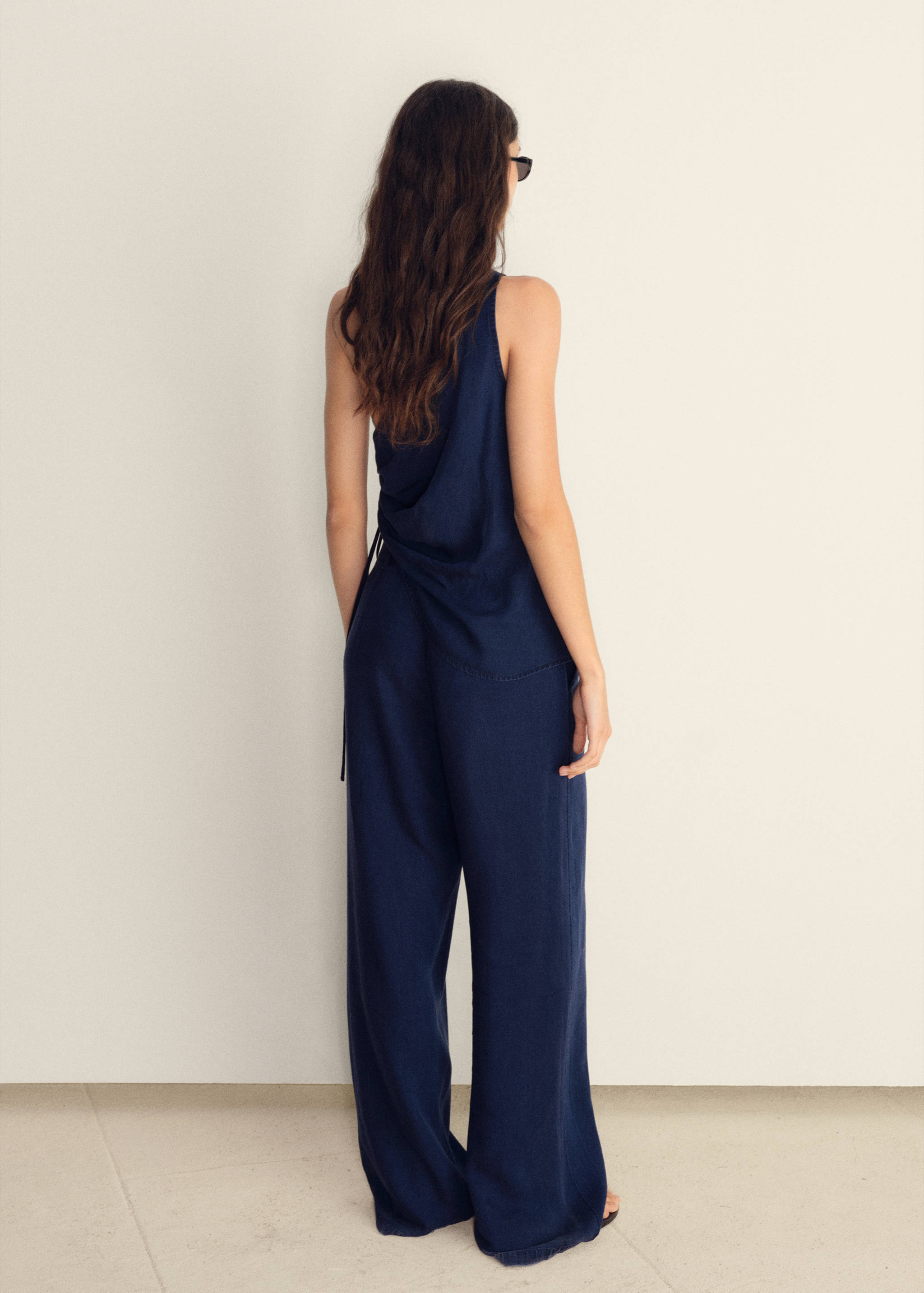 Wide leg lyocell pants with pleats - Reverse of the article