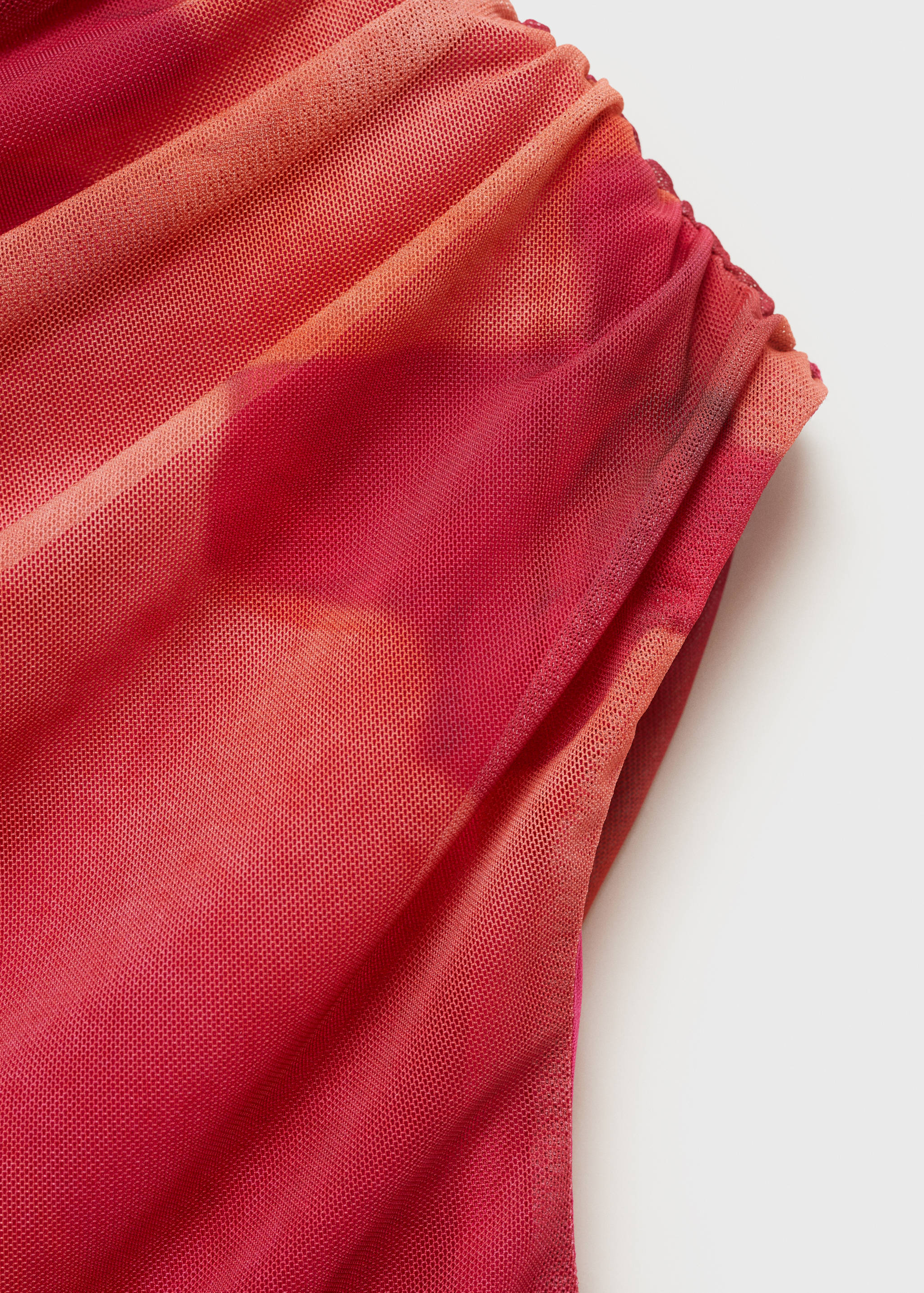 Top assimétrico às flores - Pormenor do artigo 8