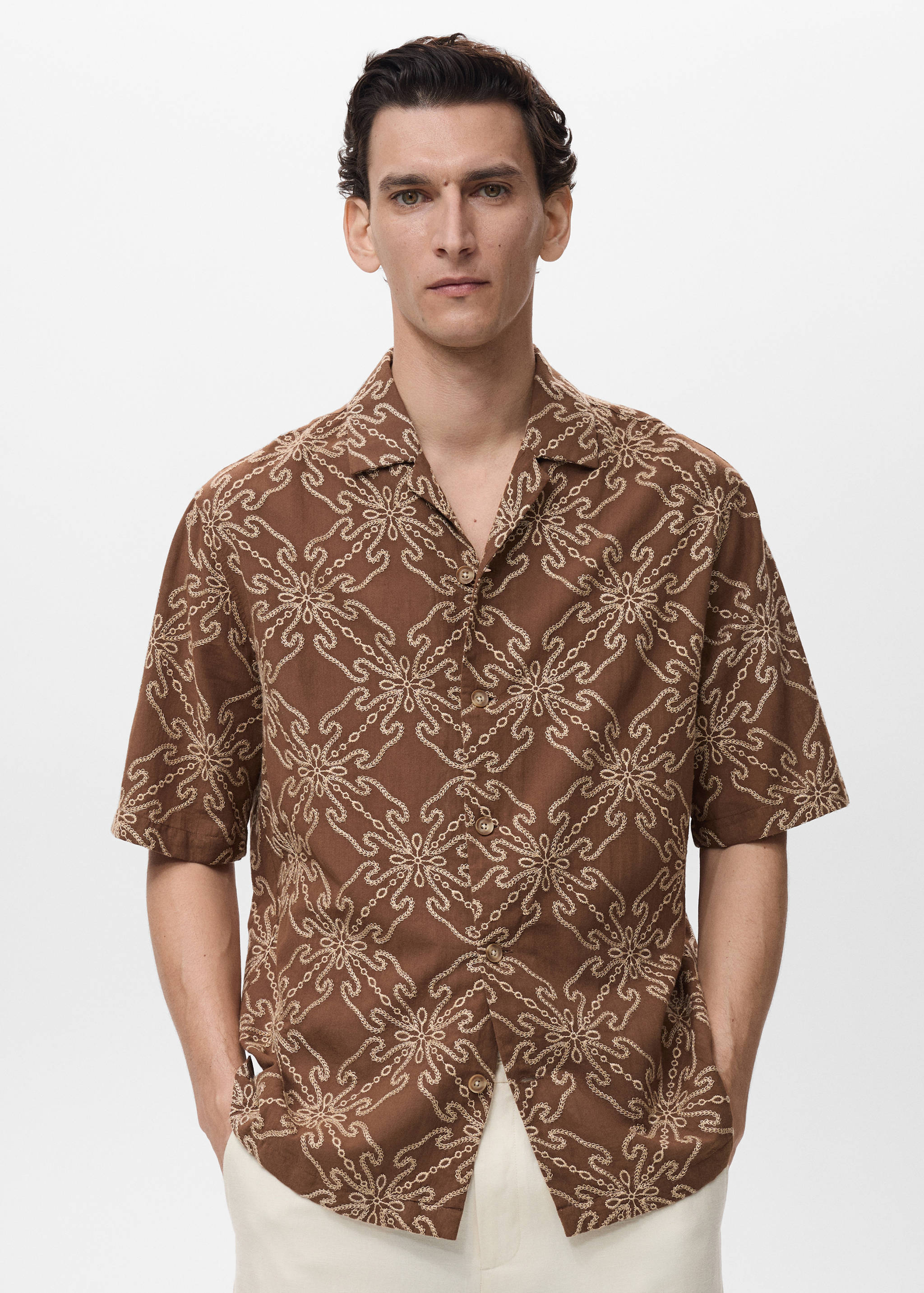 Chemise brodée manches courtes - Plan moyen