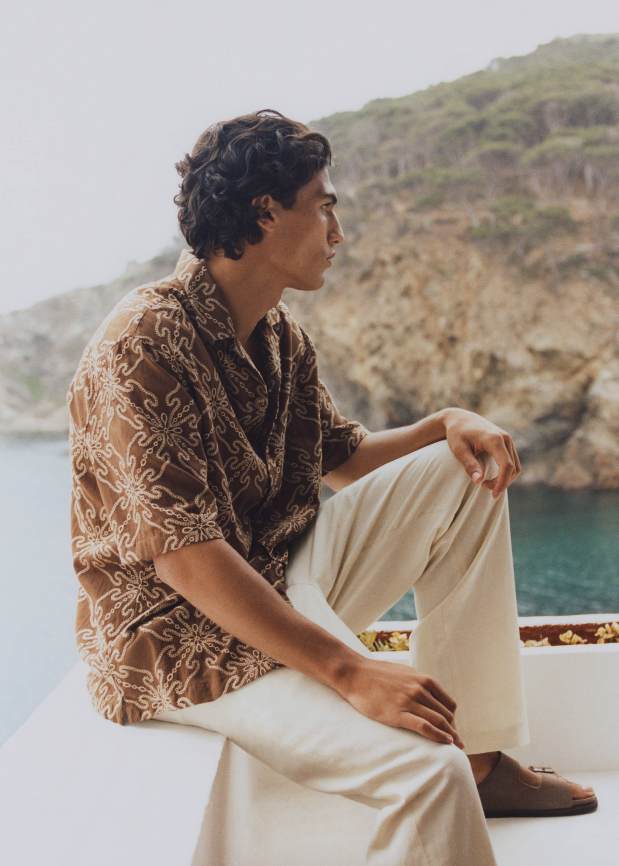 Short-sleeved embroidered shirt - Details of the article 5