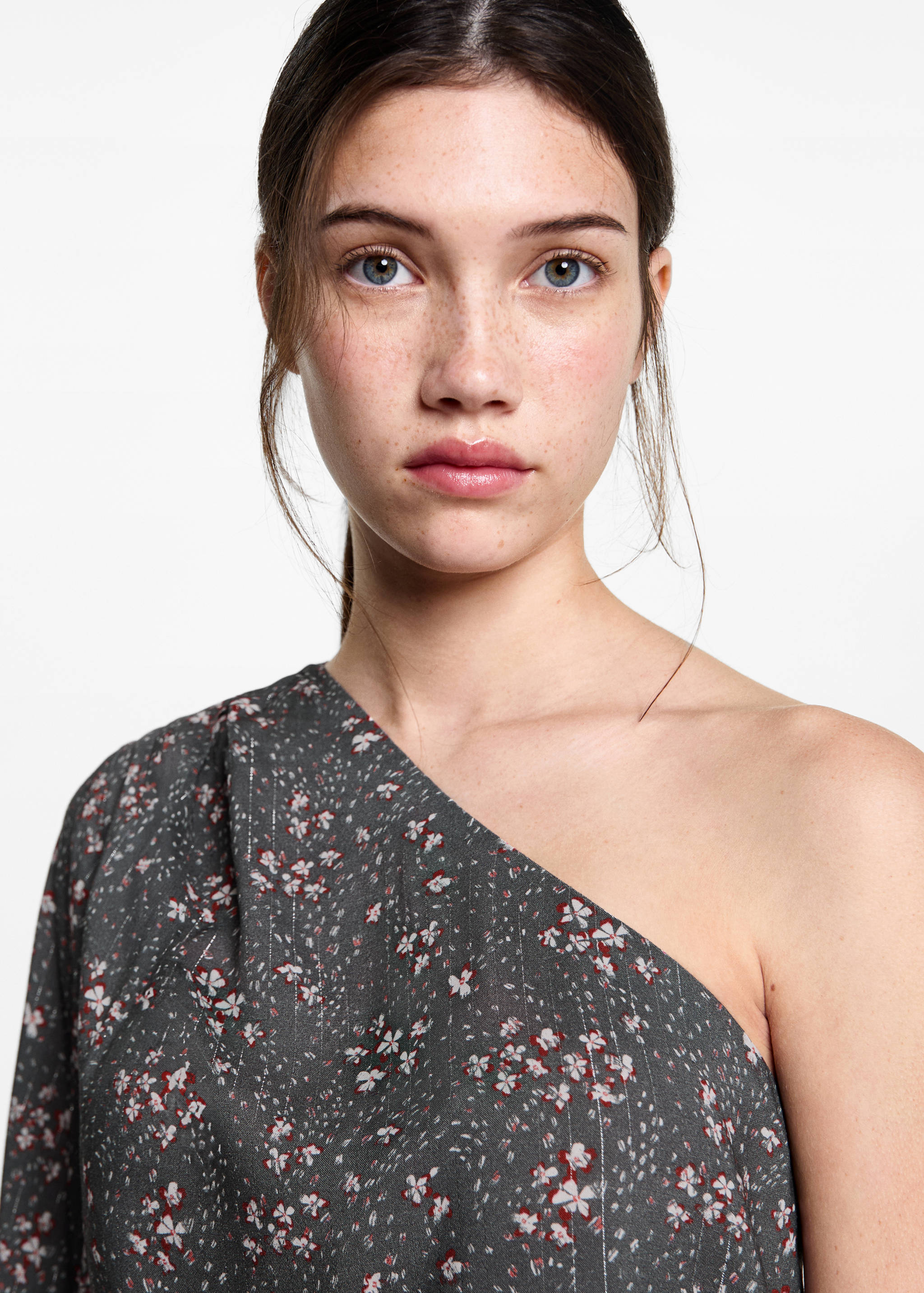 Asymmetrical printed blouse - Details of the article 1