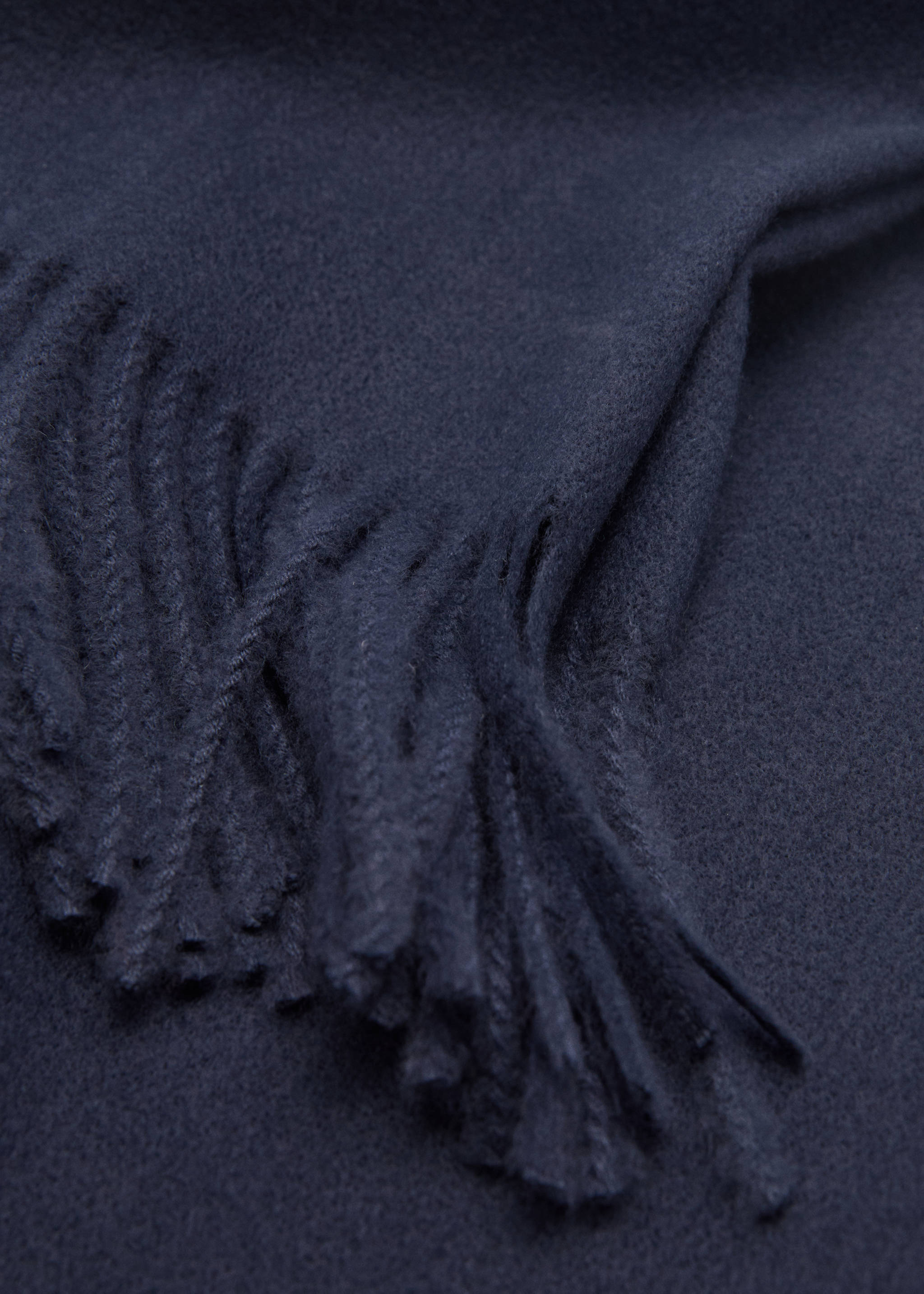 وشاح بحواف بأهداب - رؤية وسط